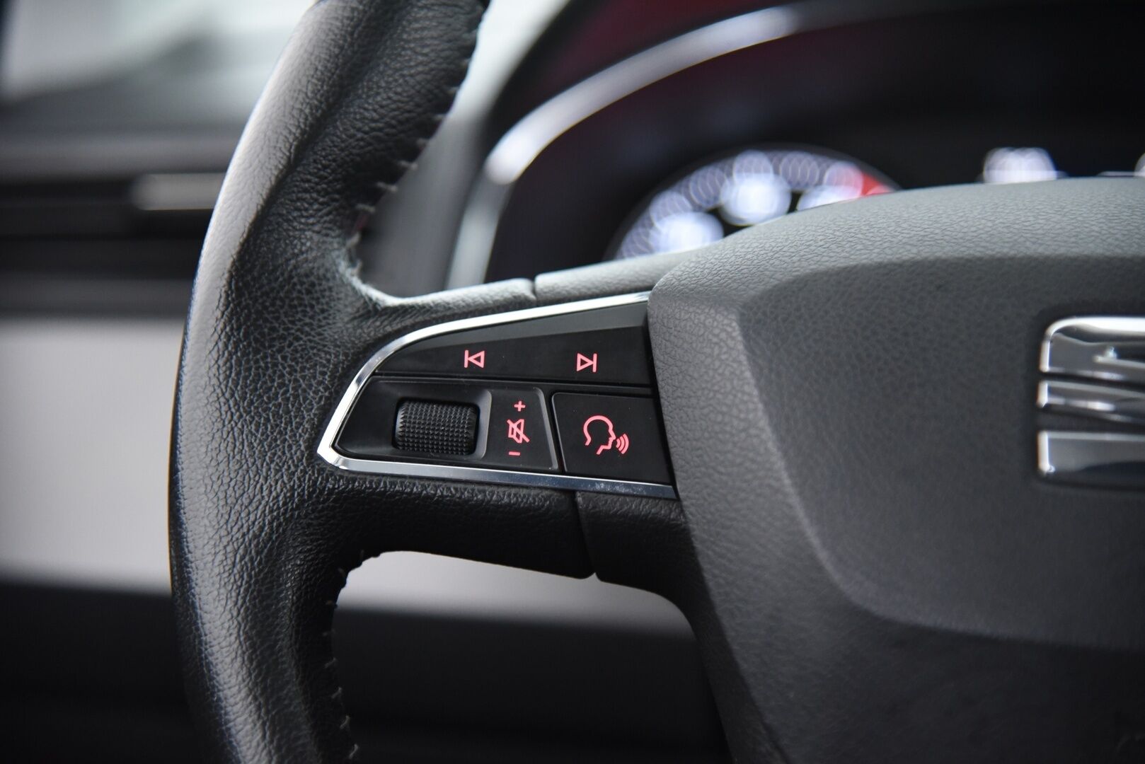 Seat Ibiza 2019 1,0 EcoTSI 95 Style / FullLink / Vakkari / P-Tutka / Front Assist - 2.om Suomi-auto / Kahdet renkaat / Hyvä huoltohistoria!
