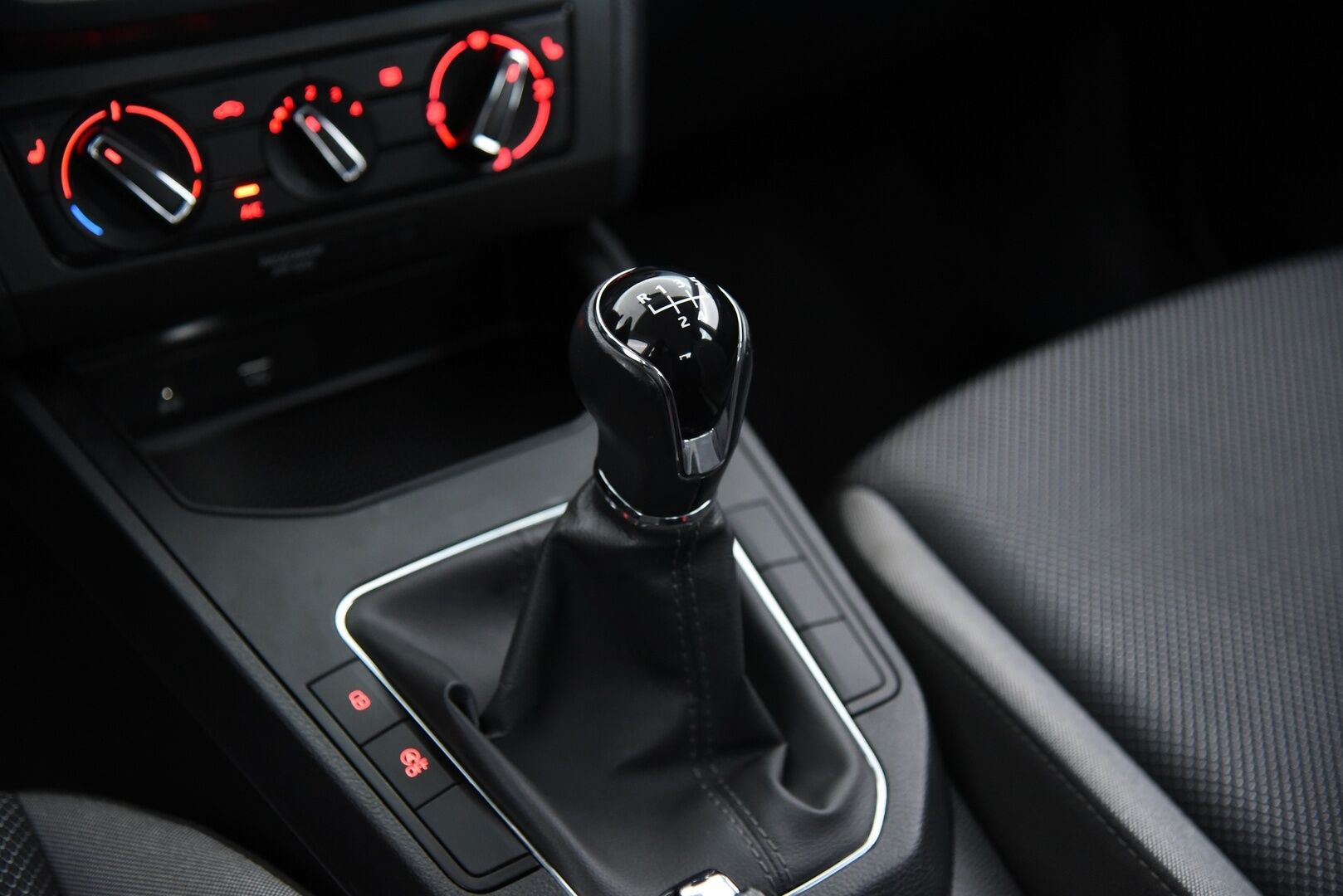 Seat Ibiza 2019 1,0 EcoTSI 95 Style / FullLink / Vakkari / P-Tutka / Front Assist - 2.om Suomi-auto / Kahdet renkaat / Hyvä huoltohistoria!