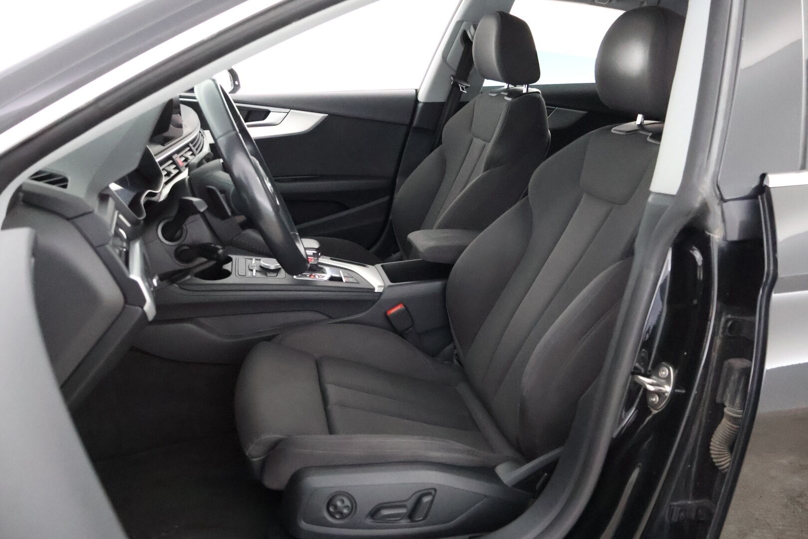 Audi A5 2019 Sportback Business Sport g-tron Edition 40 g-tron S tronic - Webasto / Sporttipenkit / Matrix LED / KeylessGo / Vetokoukku / Muistipenkki / Huippuvarusteet!