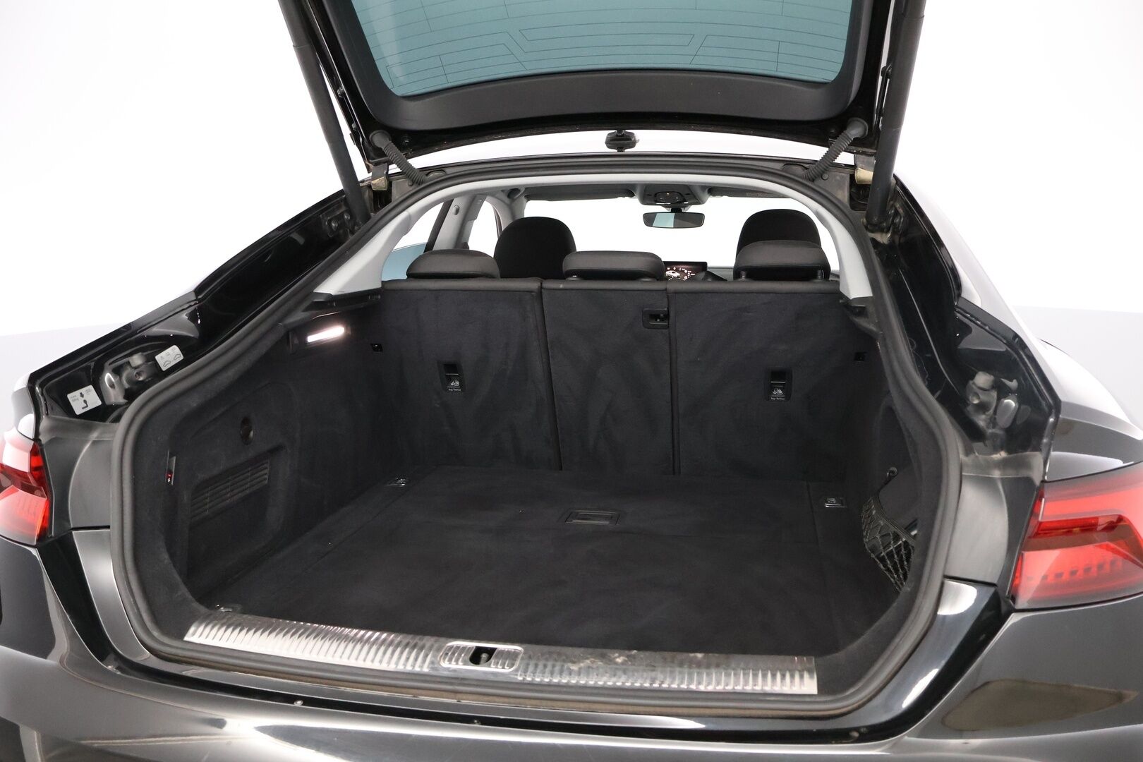Audi A5 2019 Sportback Business Sport g-tron Edition 40 g-tron S tronic - Webasto / Sporttipenkit / Matrix LED / KeylessGo / Vetokoukku / Muistipenkki / Huippuvarusteet!