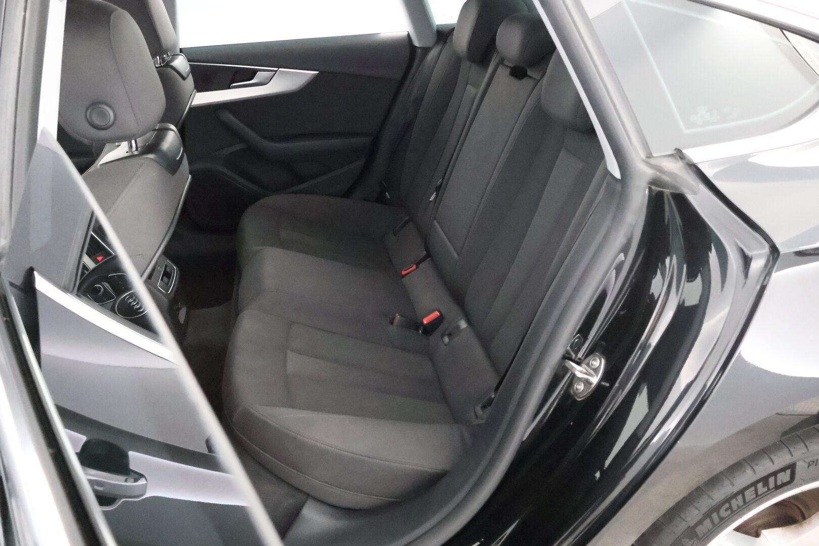 Audi A5 2019 Sportback Business Sport g-tron Edition 40 g-tron S tronic - Webasto / Sporttipenkit / Matrix LED / KeylessGo / Vetokoukku / Muistipenkki / Huippuvarusteet!