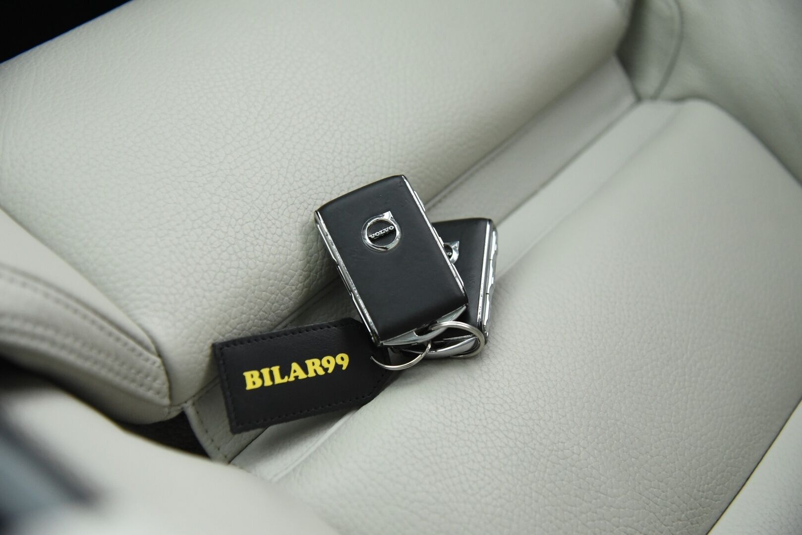 Volvo V60 2020 T8 TwE AWD Business Inscription aut / Adapt.Vakkari / Suomi-auto / Muistipenkki / Panorama - BLIS / KeyLessGo / P-kamera