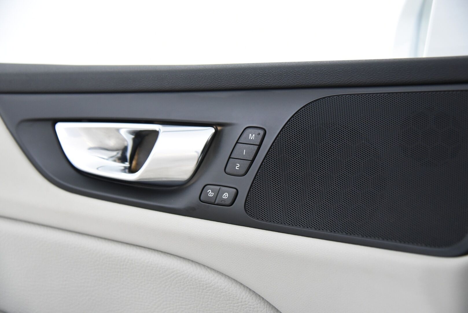 Volvo V60 2020 T8 TwE AWD Business Inscription aut / Adapt.Vakkari / Suomi-auto / Muistipenkki / Panorama - BLIS / KeyLessGo / P-kamera