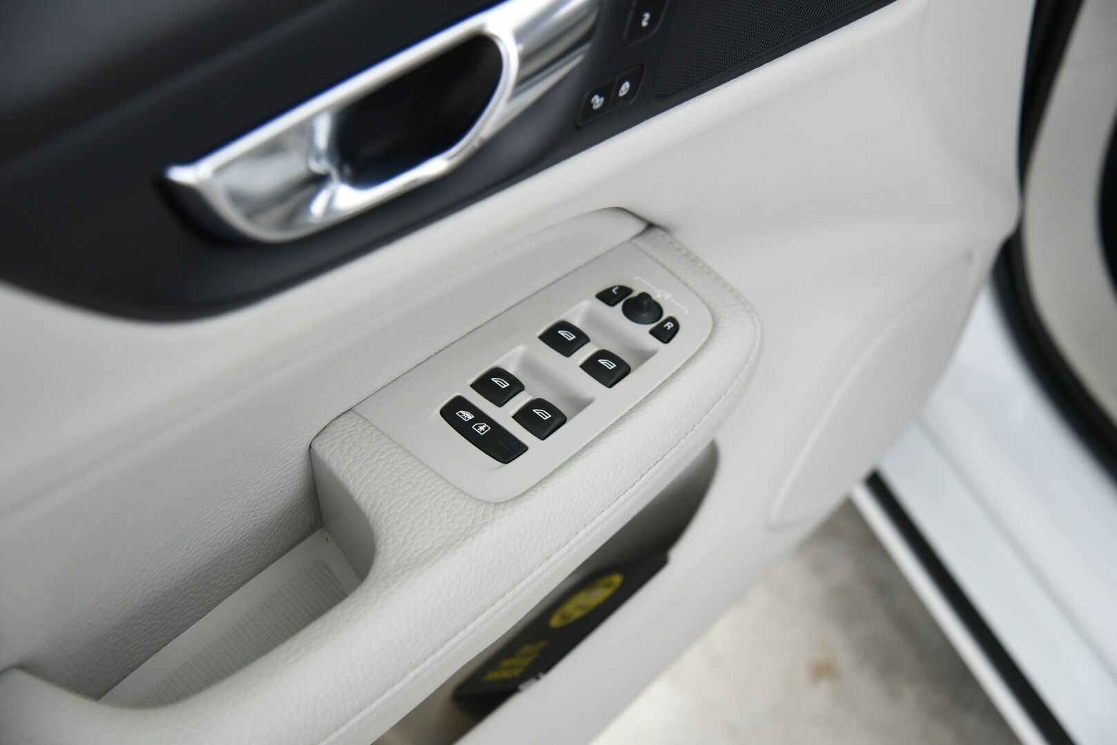 Volvo V60 2020 T8 TwE AWD Business Inscription aut / Adapt.Vakkari / Suomi-auto / Muistipenkki / Panorama - BLIS / KeyLessGo / P-kamera