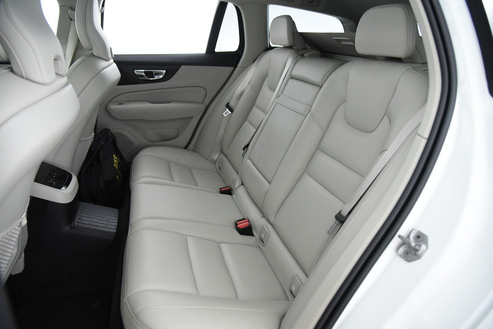 Volvo V60 2020 T8 TwE AWD Business Inscription aut / Adapt.Vakkari / Suomi-auto / Muistipenkki / Panorama - BLIS / KeyLessGo / P-kamera