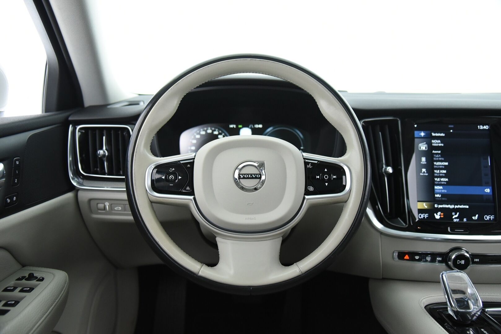 Volvo V60 2020 T8 TwE AWD Business Inscription aut / Adapt.Vakkari / Suomi-auto / Muistipenkki / Panorama - BLIS / KeyLessGo / P-kamera