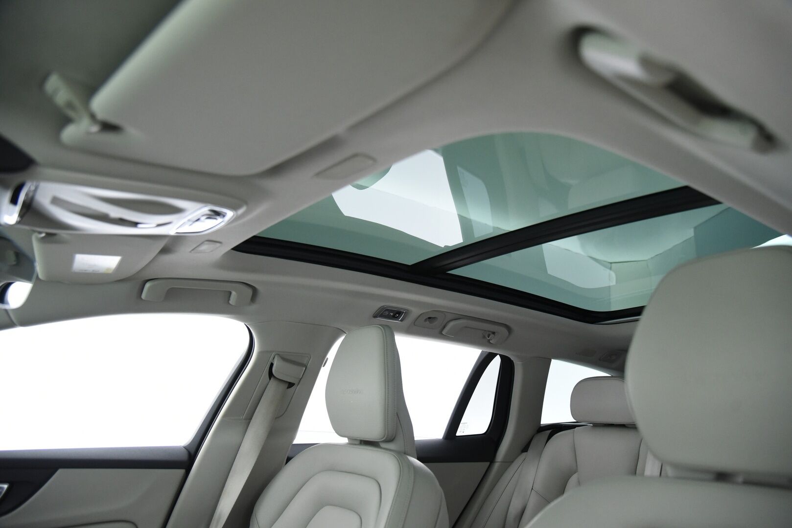 Volvo V60 2020 T8 TwE AWD Business Inscription aut / Adapt.Vakkari / Suomi-auto / Muistipenkki / Panorama - BLIS / KeyLessGo / P-kamera