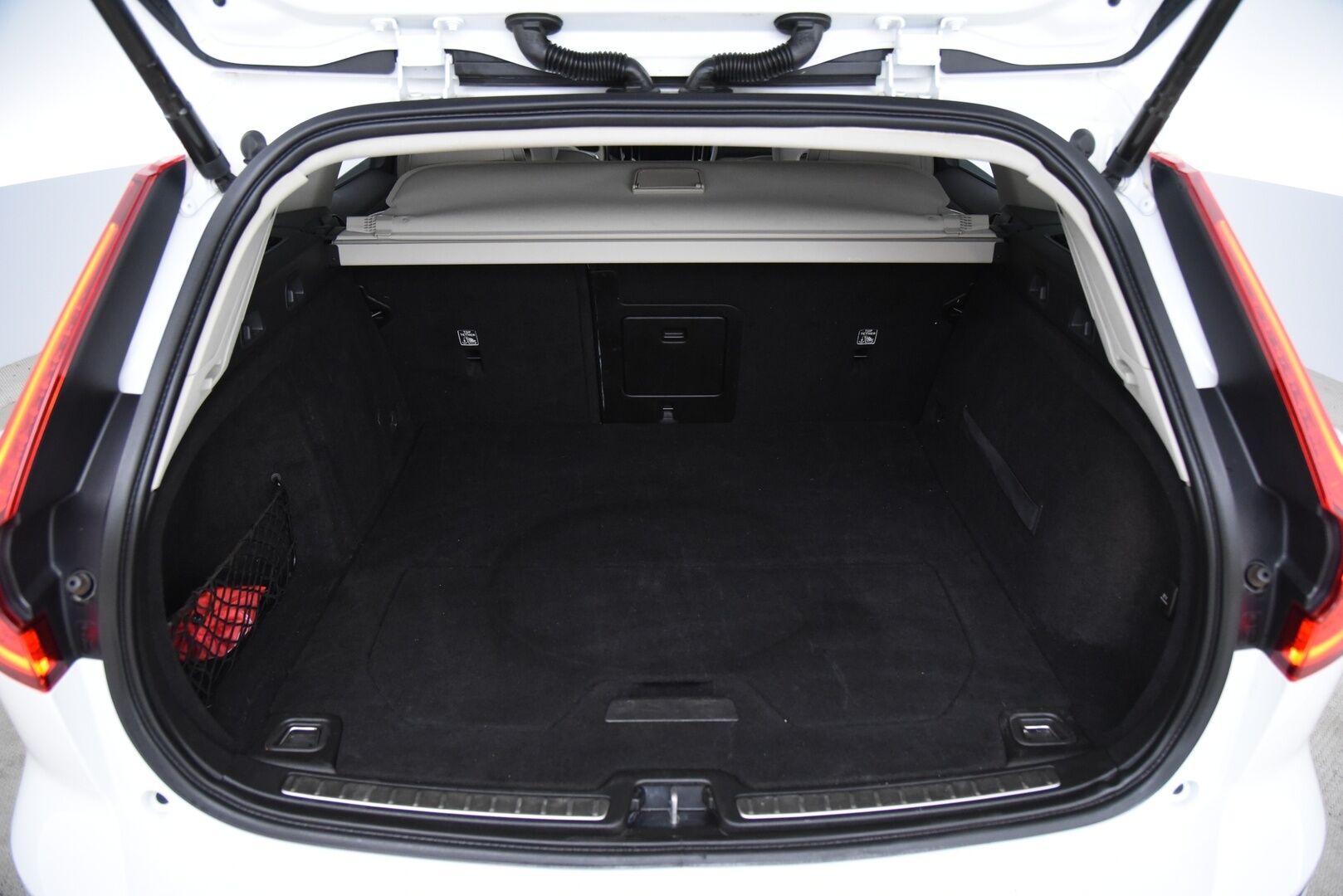 Volvo V60 2020 T8 TwE AWD Business Inscription aut / Adapt.Vakkari / Suomi-auto / Muistipenkki / Panorama - BLIS / KeyLessGo / P-kamera