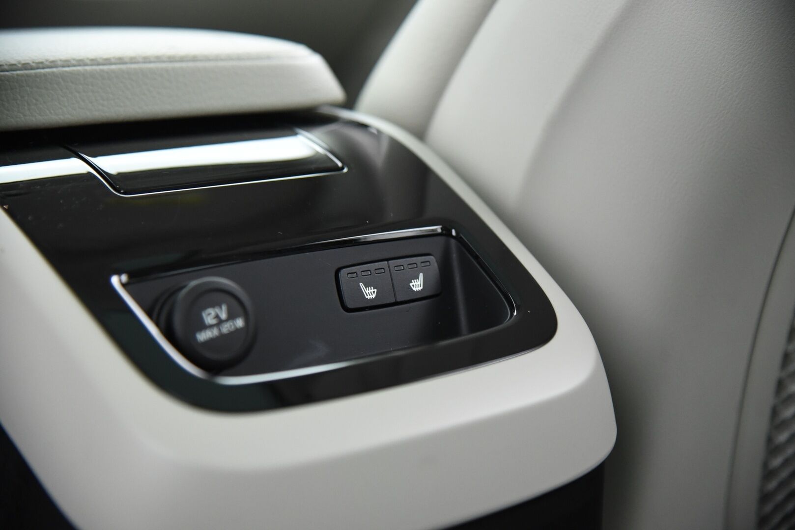 Volvo V60 2020 T8 TwE AWD Business Inscription aut / Adapt.Vakkari / Suomi-auto / Muistipenkki / Panorama - BLIS / KeyLessGo / P-kamera