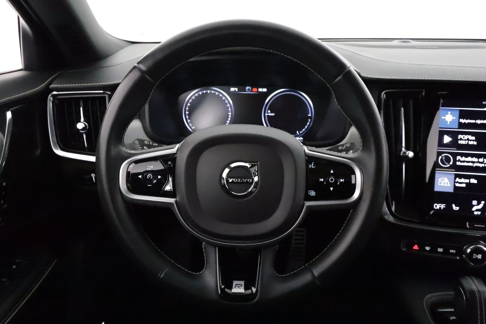 Volvo V90 2020 T8 TwE AWD R-Design aut **Panorama / Webasto / Koukku / Sporttipenkki Muistilla / ACC / H&K / Full-LED / 360° Kamera** - 3,99 % KORKOTARJOUS TÄHÄN AUTOON 14.9. ASTI! - Suomi-auto / 2x Latauskaapelit / Kahdet Renkaat / Merkkihuollettu!