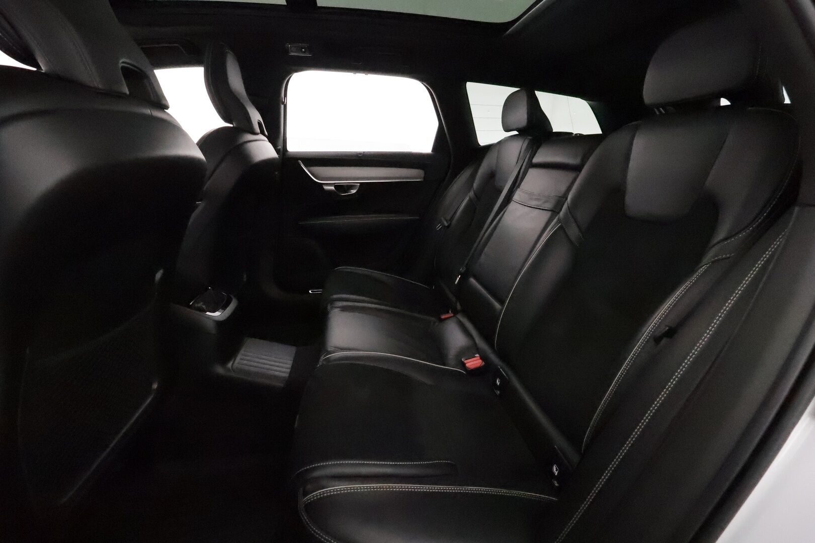 Volvo V90 2020 T8 TwE AWD R-Design aut **Panorama / Webasto / Koukku / Sporttipenkki Muistilla / ACC / H&K / Full-LED / 360° Kamera** - 3,99 % KORKOTARJOUS TÄHÄN AUTOON 14.9. ASTI! - Suomi-auto / 2x Latauskaapelit / Kahdet Renkaat / Merkkihuollettu!