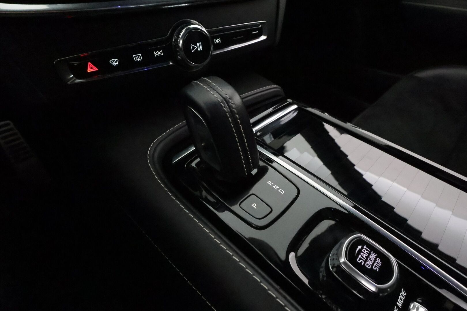 Volvo V90 2020 T8 TwE AWD R-Design aut **Panorama / Webasto / Koukku / Sporttipenkki Muistilla / ACC / H&K / Full-LED / 360° Kamera** - 3,99 % KORKOTARJOUS TÄHÄN AUTOON 14.9. ASTI! - Suomi-auto / 2x Latauskaapelit / Kahdet Renkaat / Merkkihuollettu!