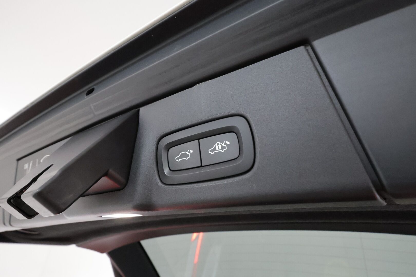 Volvo V90 2020 T8 TwE AWD R-Design aut **Panorama / Webasto / Koukku / Sporttipenkki Muistilla / ACC / H&K / Full-LED / 360° Kamera** - 3,99 % KORKOTARJOUS TÄHÄN AUTOON 14.9. ASTI! - Suomi-auto / 2x Latauskaapelit / Kahdet Renkaat / Merkkihuollettu!