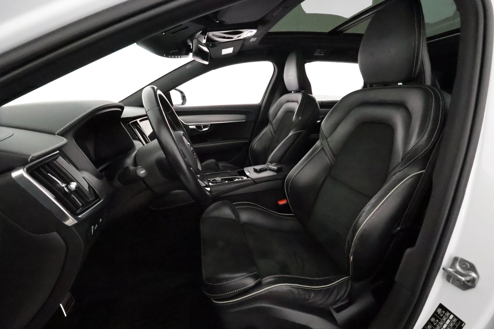 Volvo V90 2020 T8 TwE AWD R-Design aut **Panorama / Webasto / Koukku / Sporttipenkki Muistilla / ACC / H&K / Full-LED / 360° Kamera** - 3,99 % KORKOTARJOUS TÄHÄN AUTOON 14.9. ASTI! - Suomi-auto / 2x Latauskaapelit / Kahdet Renkaat / Merkkihuollettu!