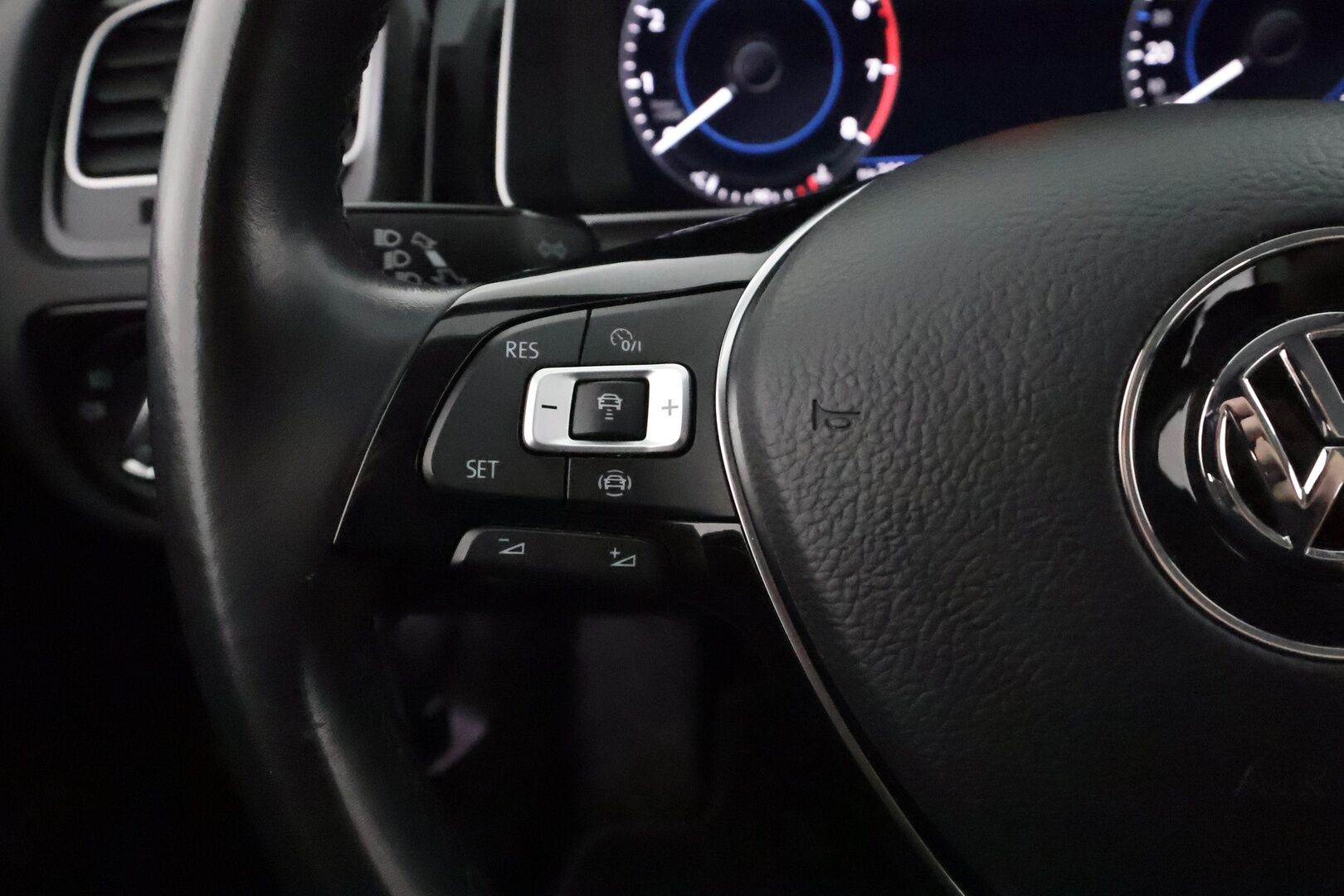Volkswagen Golf 2019 Highline Limited 1,0 TSI 85 kW (115 hv) DSG-automaatti **Webasto / Adapt.Vakkari / Adapt.LED / P.kamera / KeylessGO** - Suomi-auto / Kahdet Renkaat