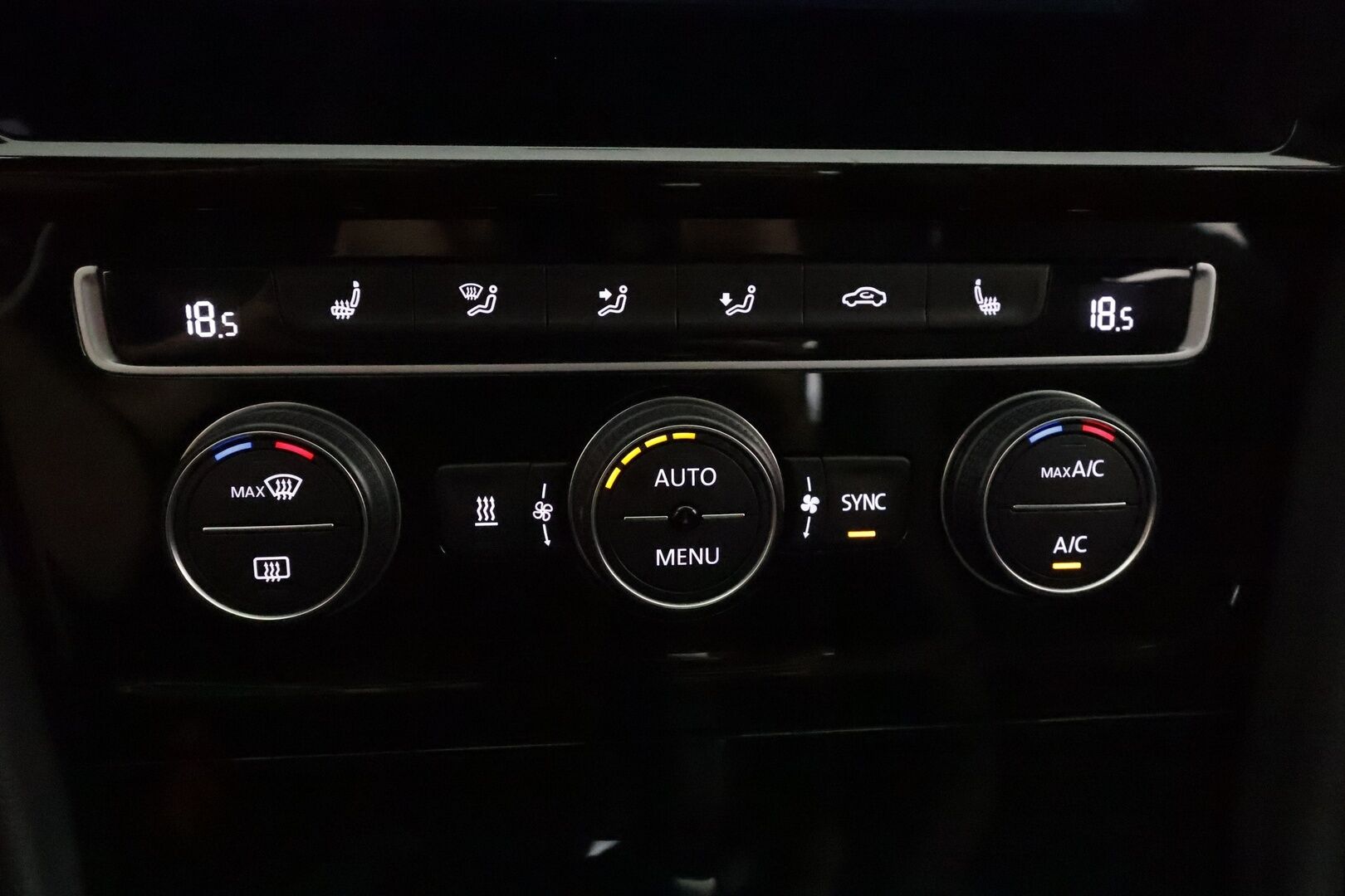 Volkswagen Golf 2019 Highline Limited 1,0 TSI 85 kW (115 hv) DSG-automaatti **Webasto / Adapt.Vakkari / Adapt.LED / P.kamera / KeylessGO** - Suomi-auto / Kahdet Renkaat
