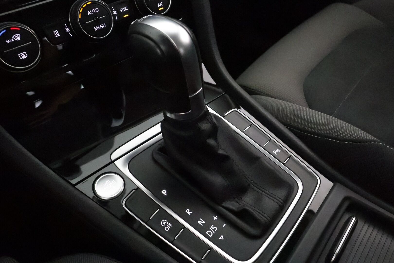 Volkswagen Golf 2019 Highline Limited 1,0 TSI 85 kW (115 hv) DSG-automaatti **Webasto / Adapt.Vakkari / Adapt.LED / P.kamera / KeylessGO** - Suomi-auto / Kahdet Renkaat