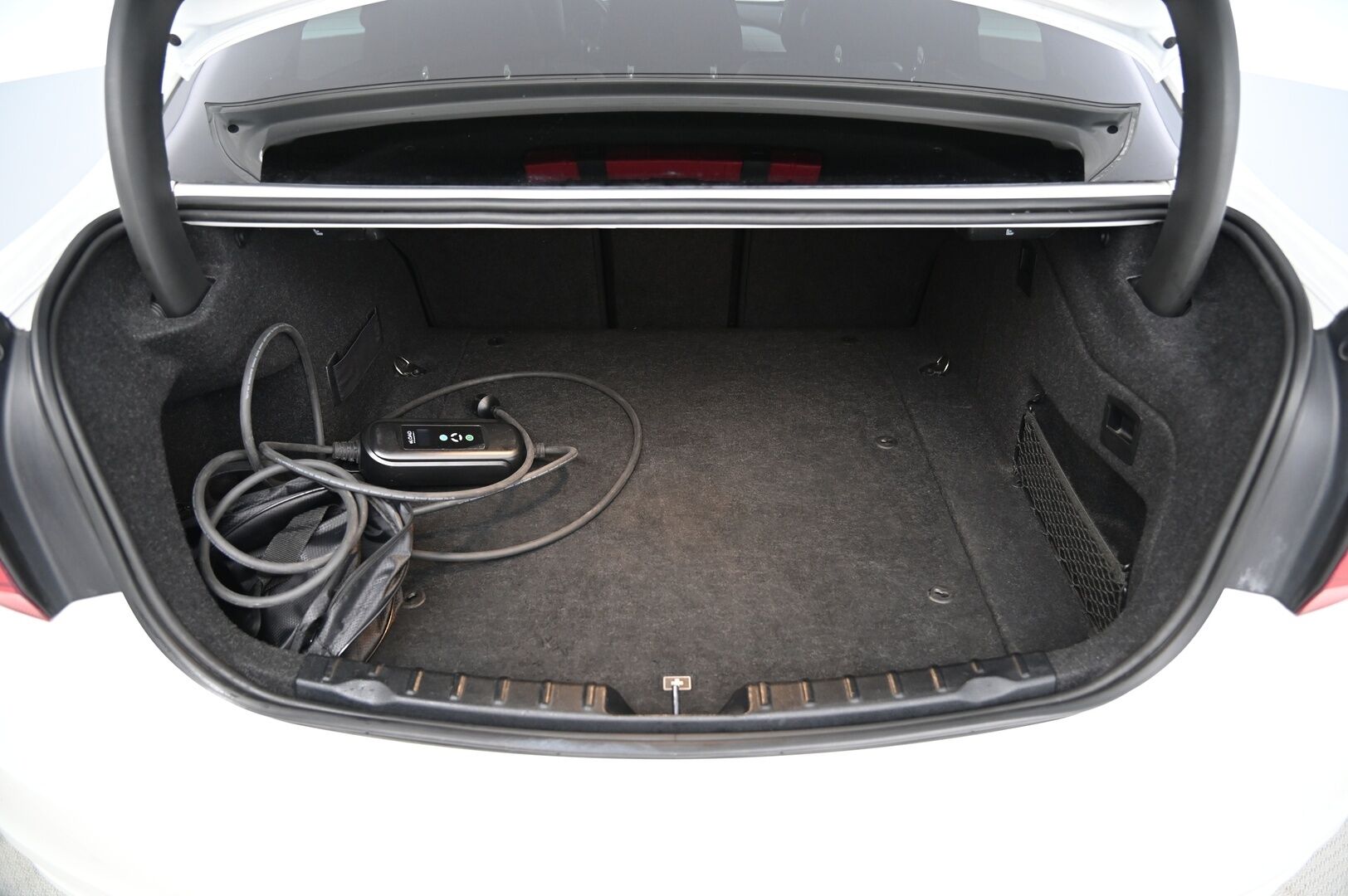 BMW 330 2016 F30 Sedan 330e* M-Sport ratti / H&K / ACC / Proffa Navi / Adapt. Led / P.tutkat* - Juuri katsastettu! / 2x renkaat vanteilla - Osta nyt, maksa vasta ensi vuonna