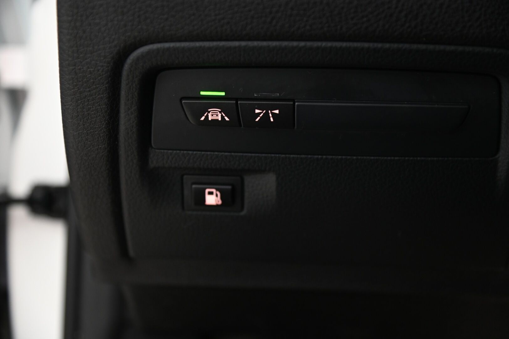 BMW 330 2016 F30 Sedan 330e* M-Sport ratti / H&K / ACC / Proffa Navi / Adapt. Led / P.tutkat* - Juuri katsastettu! / 2x renkaat vanteilla - Osta nyt, maksa vasta ensi vuonna