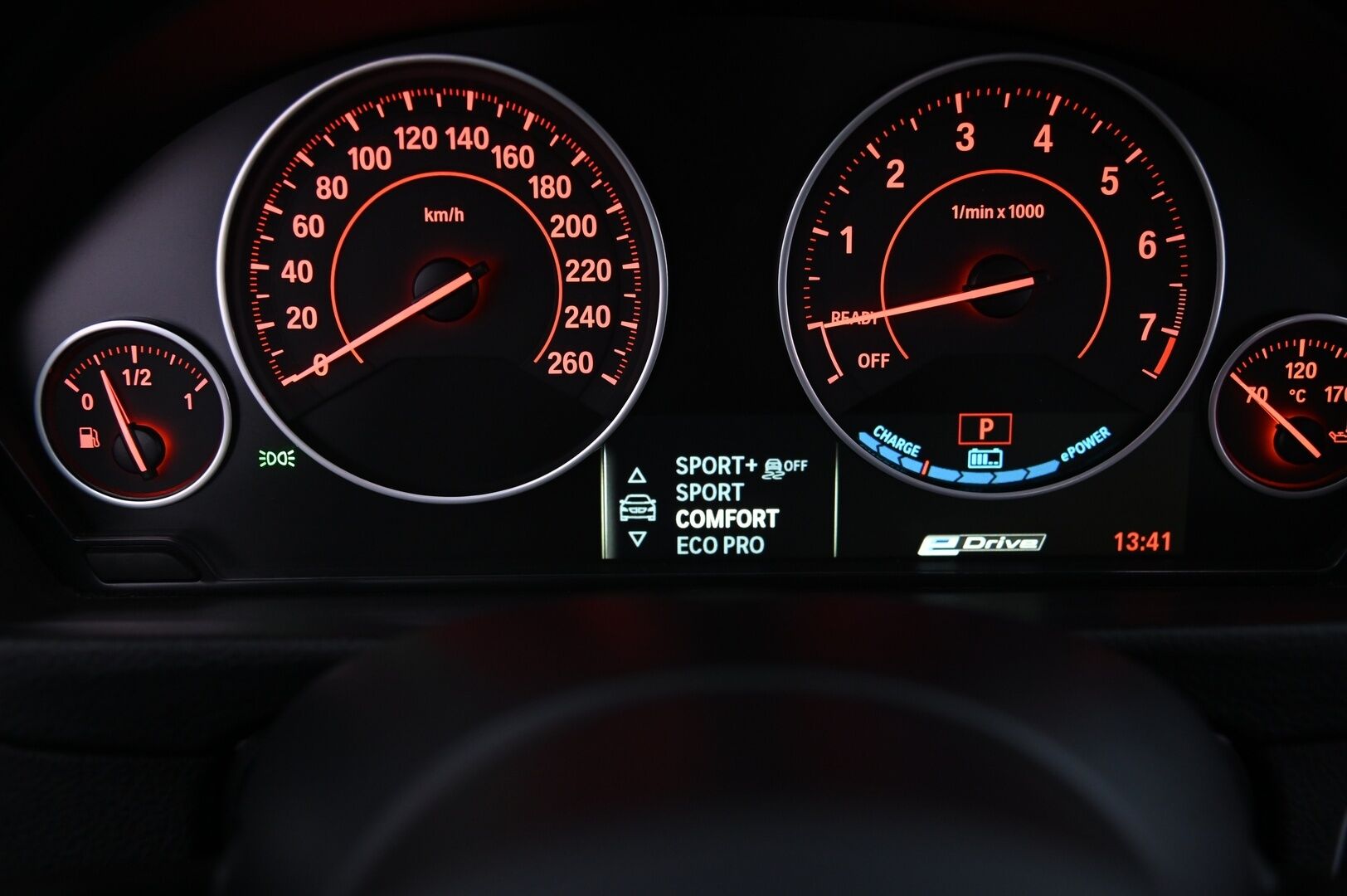 BMW 330 2016 F30 Sedan 330e* M-Sport ratti / H&K / ACC / Proffa Navi / Adapt. Led / P.tutkat* - Juuri katsastettu! / 2x renkaat vanteilla