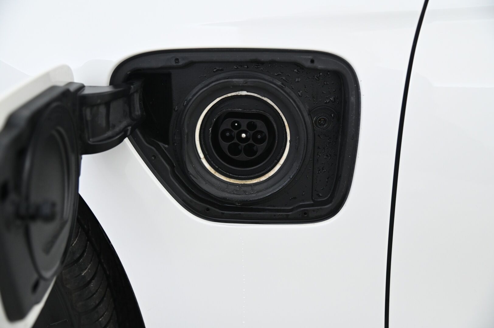 BMW 330 2016 F30 Sedan 330e* M-Sport ratti / H&K / ACC / Proffa Navi / Adapt. Led / P.tutkat* - Juuri katsastettu! / 2x renkaat vanteilla - Osta nyt, maksa vasta ensi vuonna