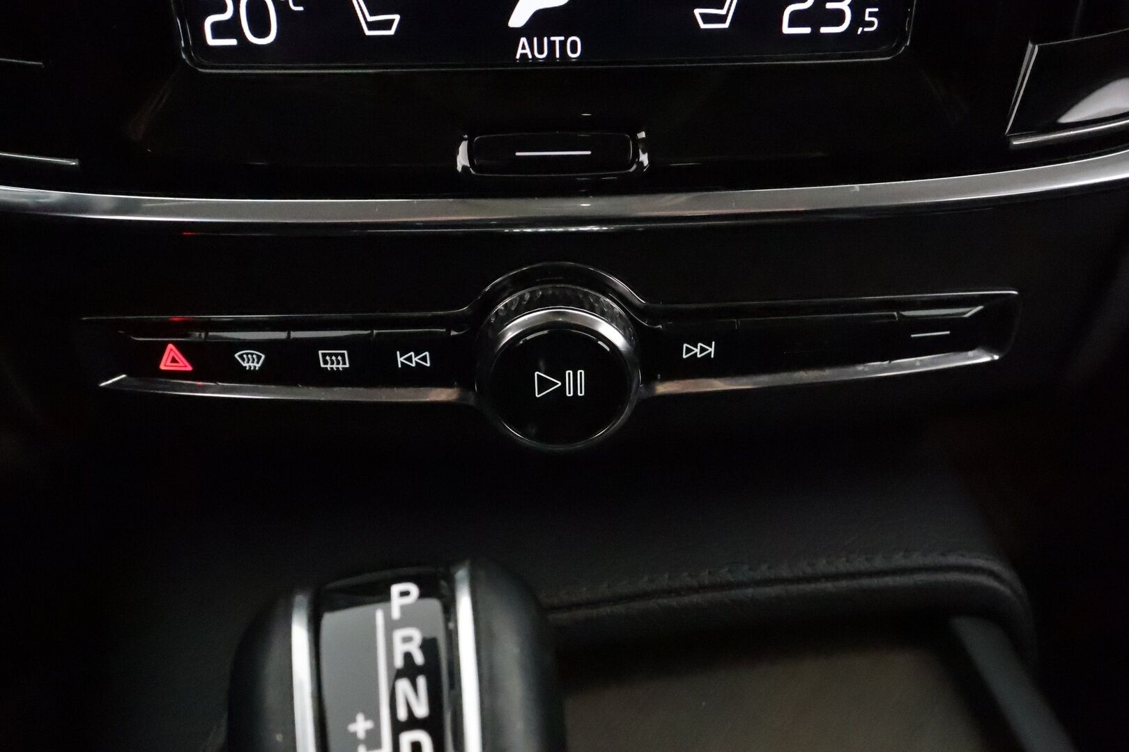 Volvo V90 Cross Country 2019 D4 AWD Plus **HUD / Muistipenkit / H&K / P-kamera / Koukku / Adapt.vakkari / Nahkapenkit** - 3,99 % KORKOTARJOUS TÄHÄN AUTOON - 