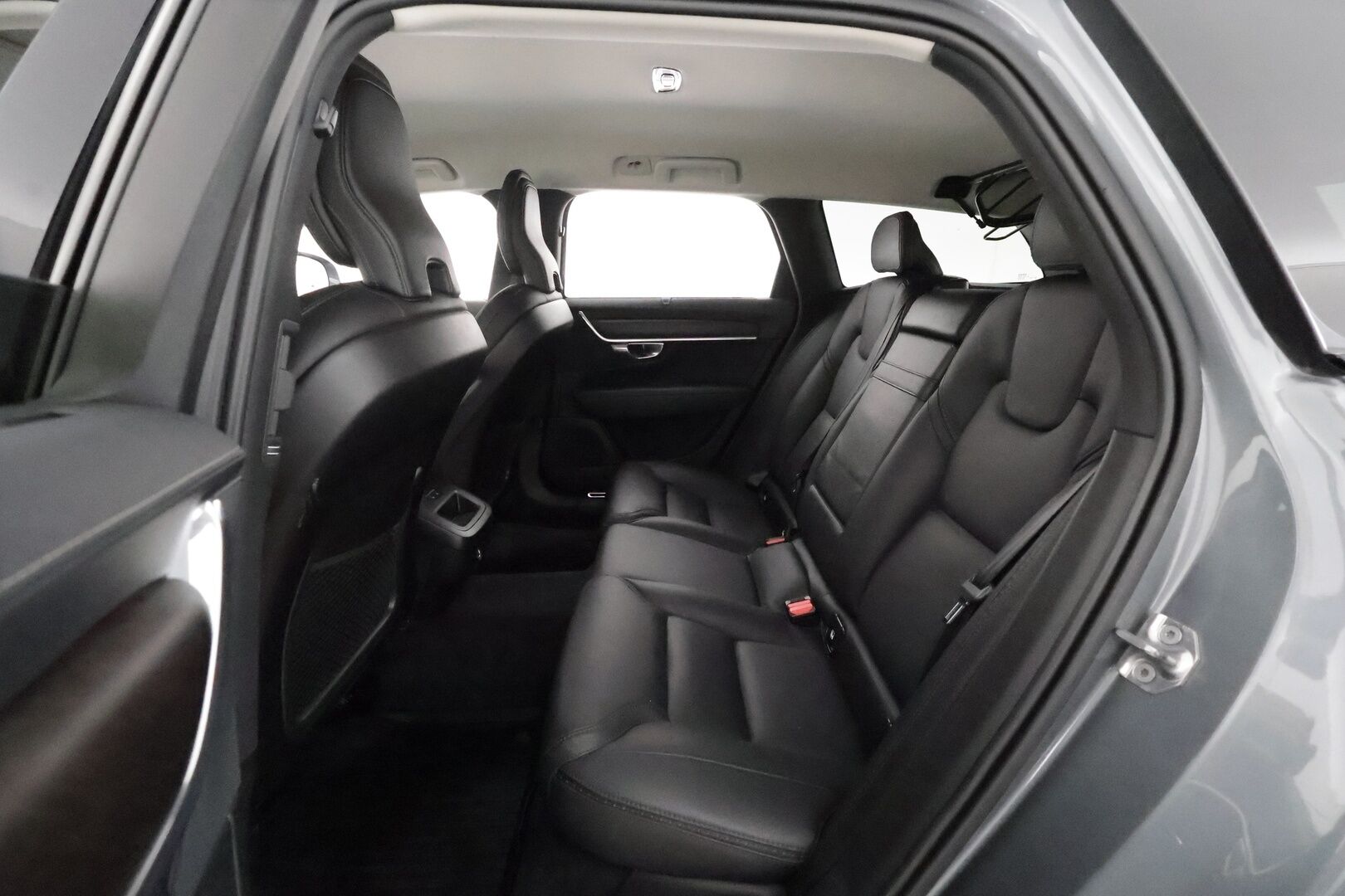 Volvo V90 Cross Country 2019 D4 AWD Plus **HUD / Muistipenkit / H&K / P-kamera / Koukku / Adapt.vakkari / Nahkapenkit** - 3,99 % KORKOTARJOUS TÄHÄN AUTOON - 
