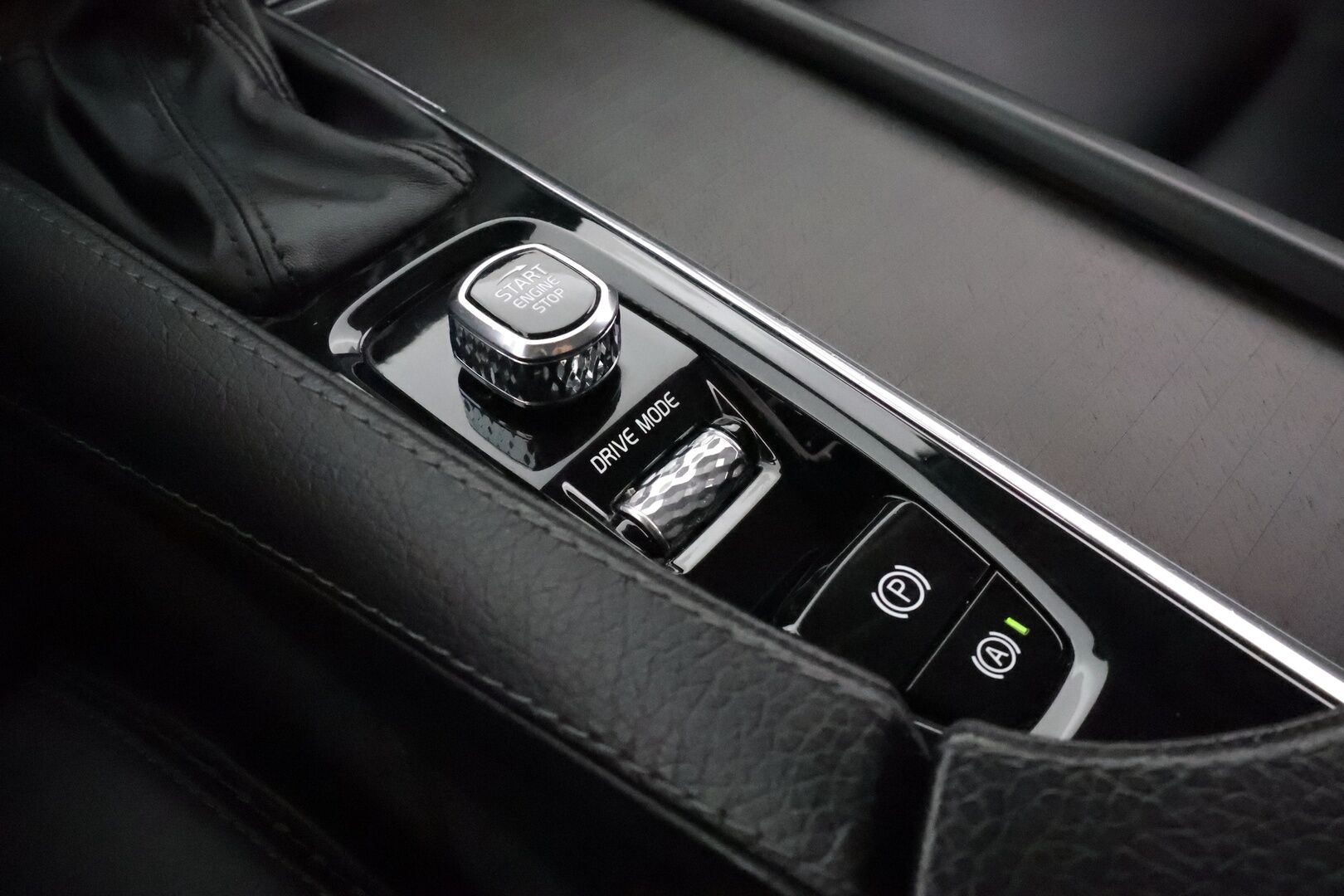 Volvo V90 Cross Country 2019 D4 AWD Plus **HUD / Muistipenkit / H&K / P-kamera / Koukku / Adapt.vakkari / Nahkapenkit** - 3,99 % KORKOTARJOUS TÄHÄN AUTOON - 