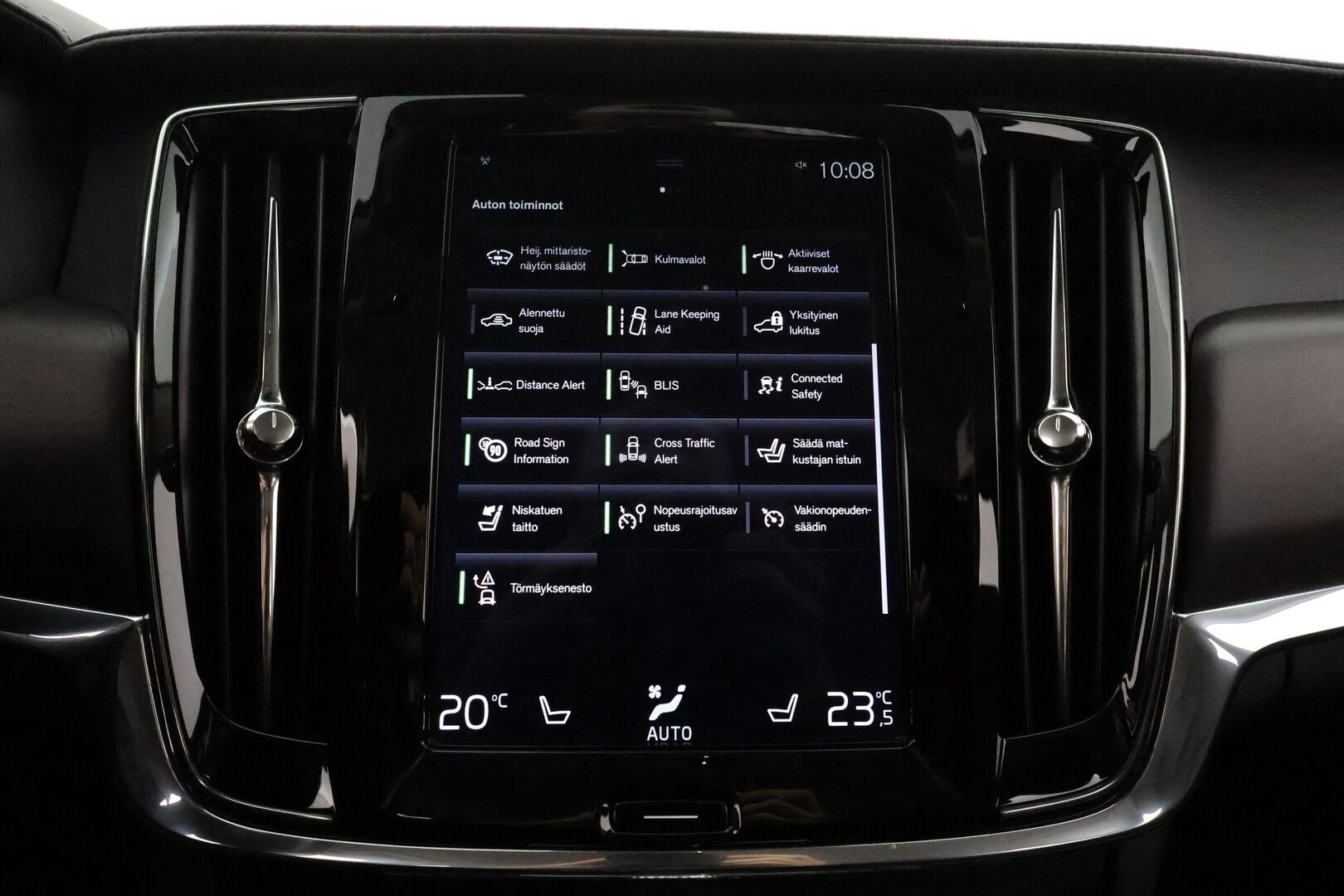 Volvo V90 Cross Country 2019 D4 AWD Plus **HUD / Muistipenkit / H&K / P-kamera / Koukku / Adapt.vakkari / Nahkapenkit** - 3,99 % KORKOTARJOUS TÄHÄN AUTOON - 