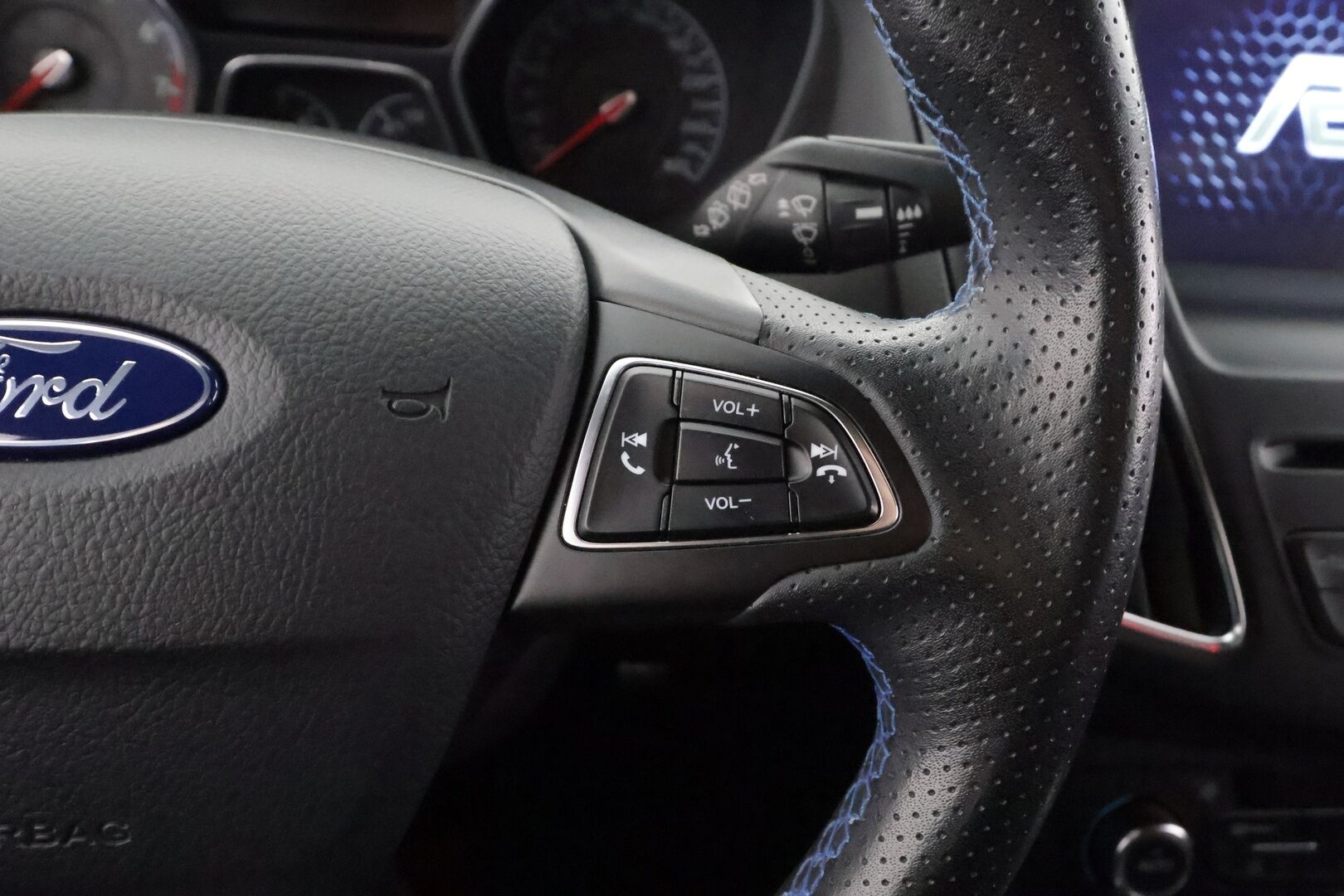FORD Focus 2018 2,3 EcoBoost 350 hv start/stop M6 RS 5-ovinen - | Drift Mode | Recaro - kuppipenkit | Sony Audio | Xenon | Nahka-alcantara | P.kamera | Apple & Android | Merkkihuollot | 2x renkaat aluin |