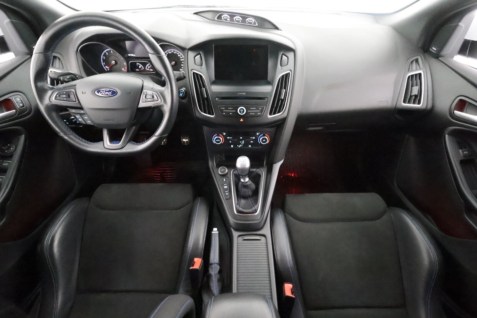 FORD Focus 2018 2,3 EcoBoost 350 hv start/stop M6 RS 5-ovinen - | Drift Mode | Recaro - kuppipenkit | Sony Audio | Xenon | Nahka-alcantara | P.kamera | Apple & Android | Merkkihuollot | 2x renkaat aluin |