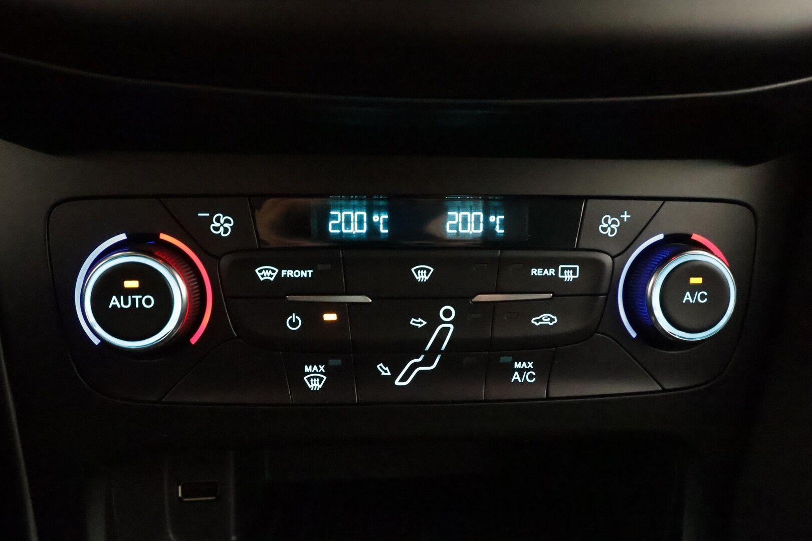 FORD Focus 2018 2,3 EcoBoost 350 hv start/stop M6 RS 5-ovinen - | Drift Mode | Recaro - kuppipenkit | Sony Audio | Xenon | Nahka-alcantara | P.kamera | Apple & Android | Merkkihuollot | 2x renkaat aluin |