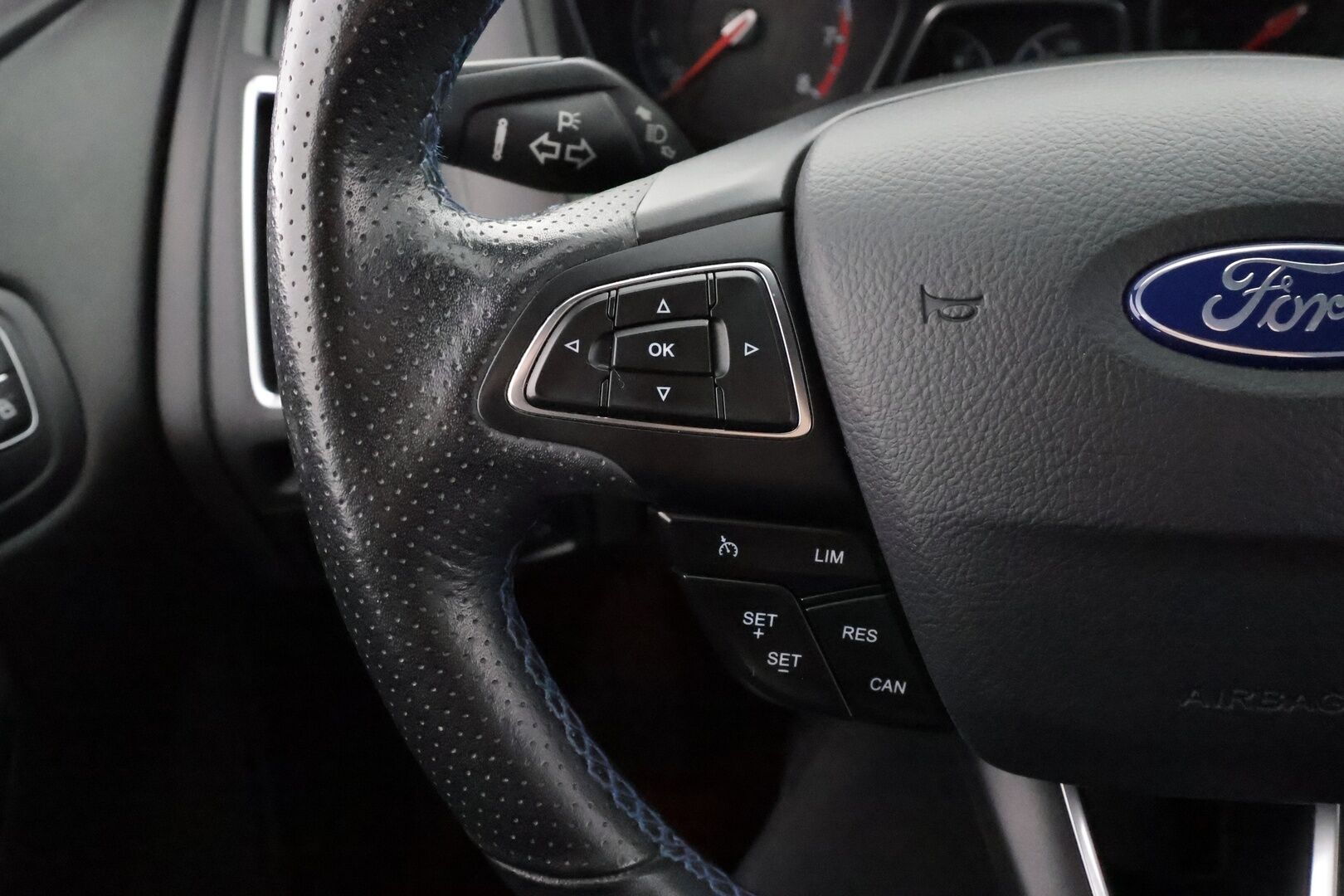 FORD Focus 2018 2,3 EcoBoost 350 hv start/stop M6 RS 5-ovinen - | Drift Mode | Recaro - kuppipenkit | Sony Audio | Xenon | Nahka-alcantara | P.kamera | Apple & Android | Merkkihuollot | 2x renkaat aluin |
