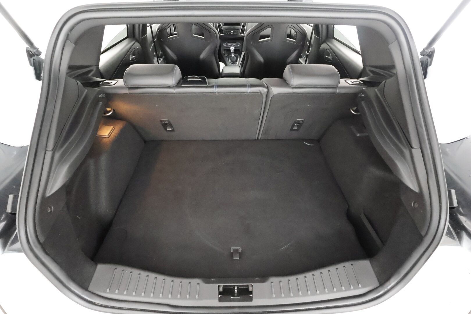 FORD Focus 2018 2,3 EcoBoost 350 hv start/stop M6 RS 5-ovinen - | Drift Mode | Recaro - kuppipenkit | Sony Audio | Xenon | Nahka-alcantara | P.kamera | Apple & Android | Merkkihuollot | 2x renkaat aluin |