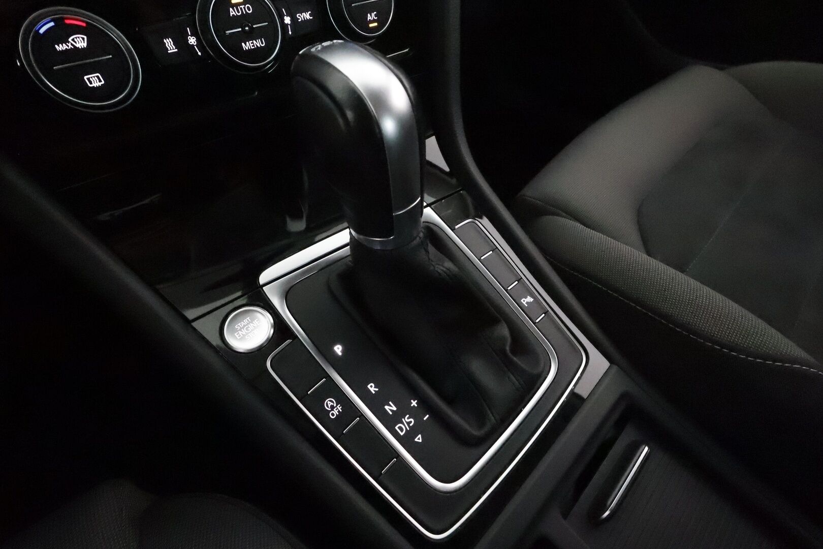 Volkswagen Golf 2019 Highline 1,0 TSI 85 kW (115 hv) DSG-automaatti * Webasto / Adapt.Vakkari / Peruutuskamera / Digimittari /  LED / KeylessGo - Suomi-auto / Kahdet renkaat aluvanteilla / Poikkeukselliset varusteet!