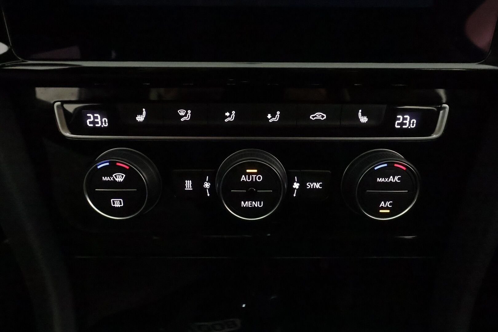 Volkswagen Golf 2019 Highline 1,0 TSI 85 kW (115 hv) DSG-automaatti * Webasto / Adapt.Vakkari / Peruutuskamera / Digimittari /  LED / KeylessGo - Suomi-auto / Kahdet renkaat aluvanteilla / Poikkeukselliset varusteet!