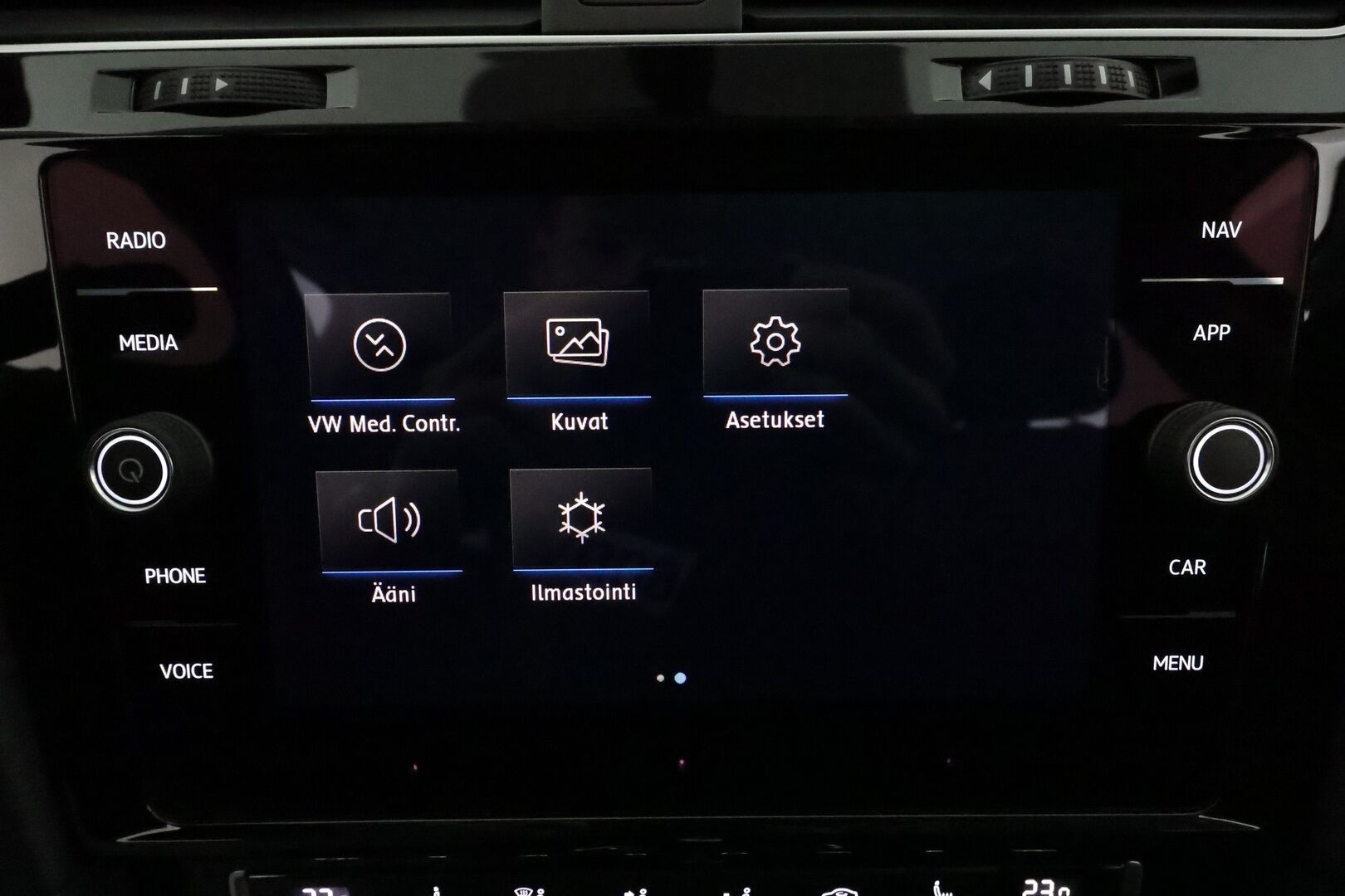 Volkswagen Golf 2019 Highline 1,0 TSI 85 kW (115 hv) DSG-automaatti * Webasto / Adapt.Vakkari / Peruutuskamera / Digimittari /  LED / KeylessGo - Suomi-auto / Kahdet renkaat aluvanteilla / Poikkeukselliset varusteet!