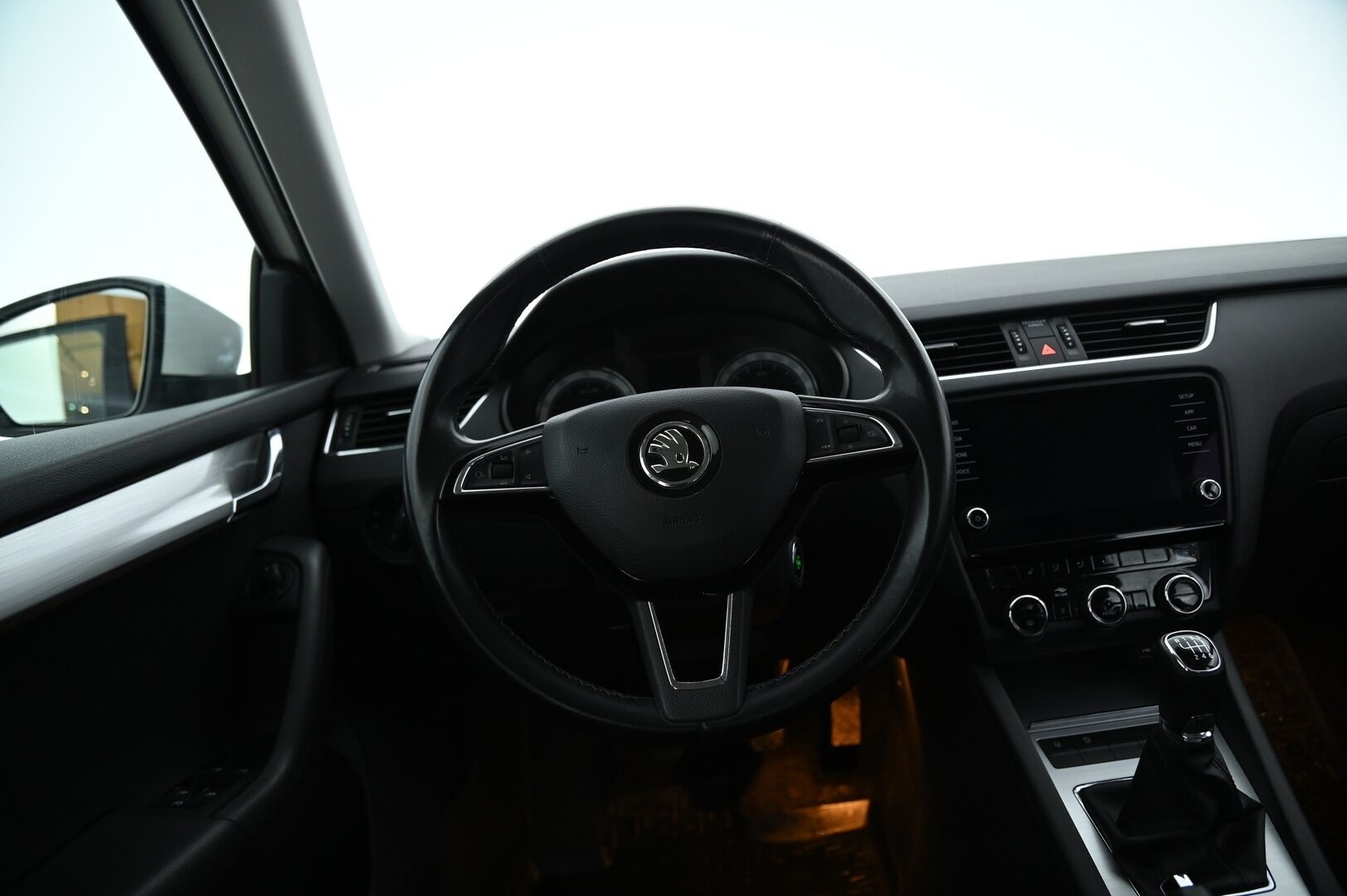 Skoda Octavia 2019 1,0 TSI Ambition BusinessLine *Suomiauto / Webasto / Smartlink / KeylessGo / Tutkat / Vakkari / Jakopää tehty* - Huippukuntoiset Nokia Nastat / Hyvä Huoltohistoria - HULLU BLACKWEEK KORKOTARJOUS 2,49%