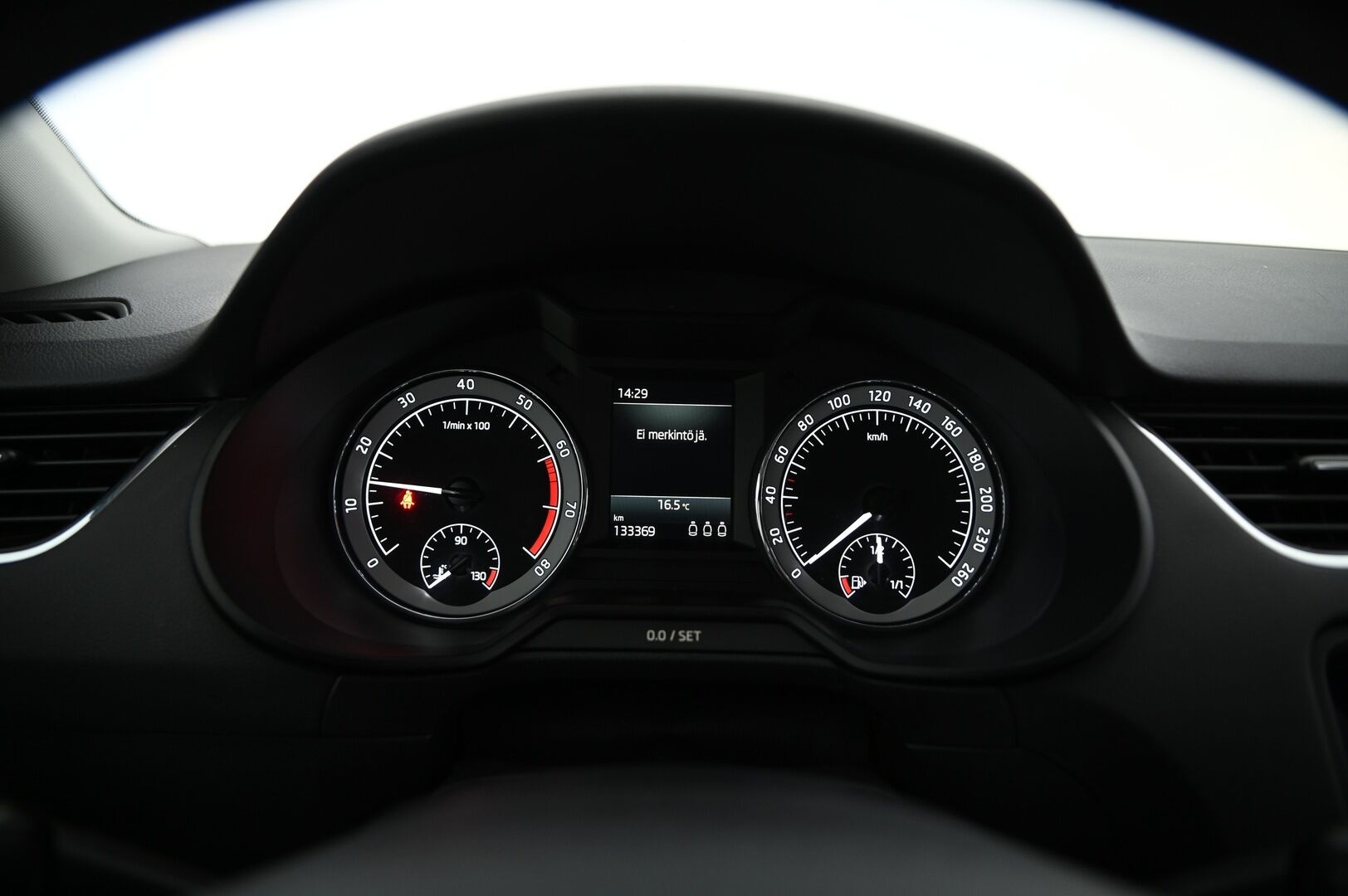 Skoda Octavia 2019 1,0 TSI Ambition BusinessLine *Suomiauto / Webasto / Smartlink / KeylessGo / Tutkat / Vakkari / Jakopää tehty* - Huippukuntoiset Nokia Nastat / Hyvä Huoltohistoria - HULLU BLACKWEEK KORKOTARJOUS 2,49%