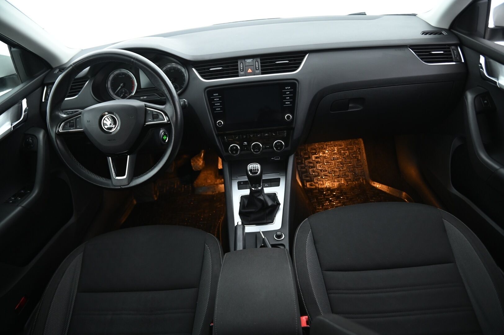 Skoda Octavia 2019 1,0 TSI Ambition BusinessLine *Suomiauto / Webasto / Smartlink / KeylessGo / Tutkat / Vakkari / Jakopää tehty* - Huippukuntoiset Nokia Nastat / Hyvä Huoltohistoria - HULLU BLACKWEEK KORKOTARJOUS 2,49%