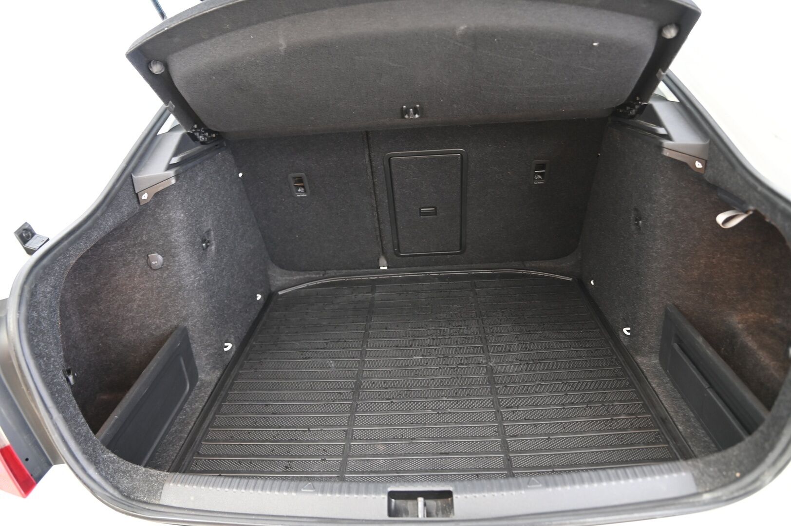 Skoda Octavia 2019 1,0 TSI Ambition BusinessLine *Suomiauto / Webasto / Smartlink / KeylessGo / Tutkat / Vakkari / Jakopää tehty* - Huippukuntoiset Nokia Nastat / Hyvä Huoltohistoria - HULLU BLACKWEEK KORKOTARJOUS 2,49%