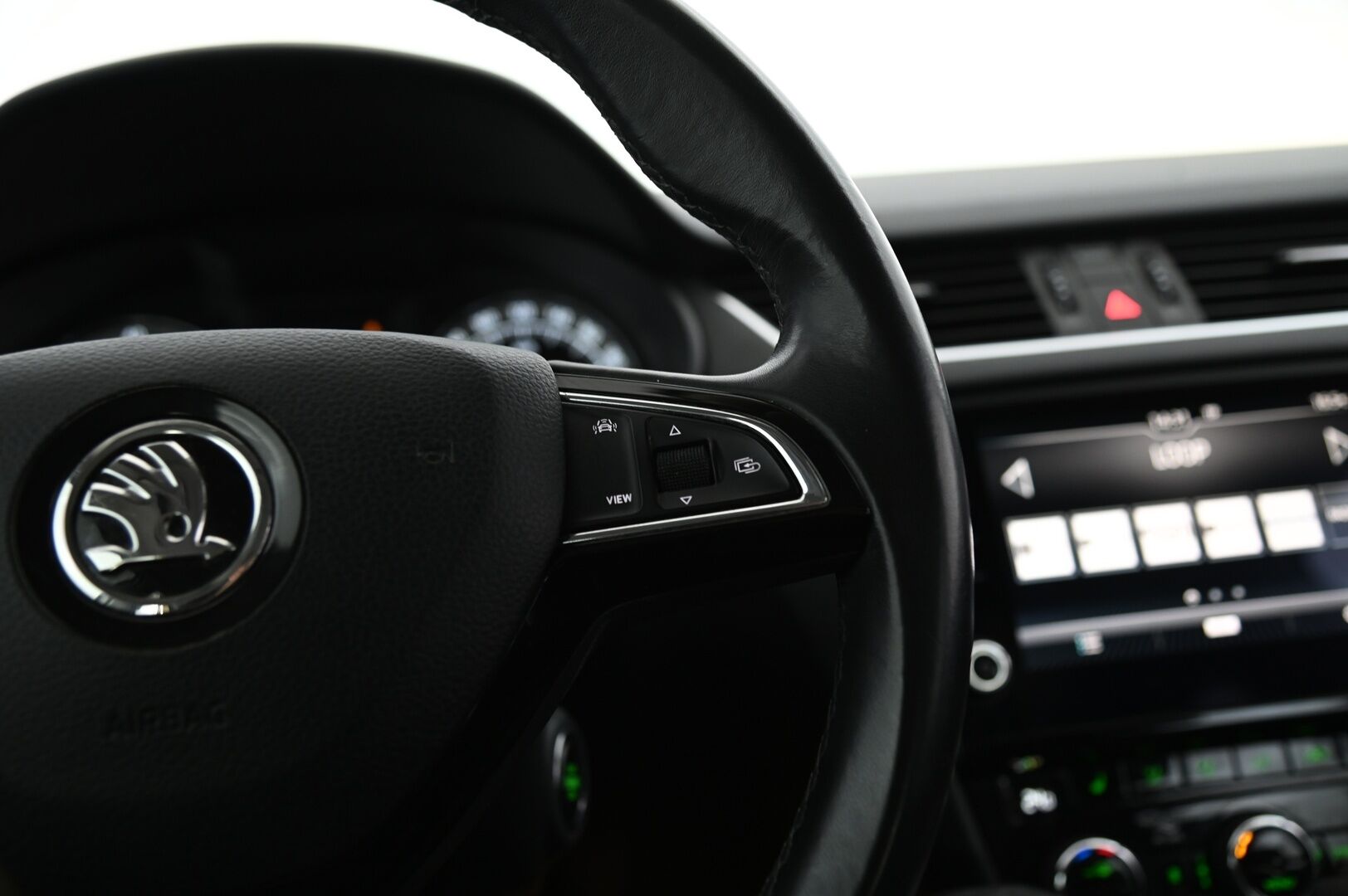 Skoda Octavia 2019 1,0 TSI Ambition BusinessLine *Suomiauto / Webasto / Smartlink / KeylessGo / Tutkat / Vakkari / Jakopää tehty* - Huippukuntoiset Nokia Nastat / Hyvä Huoltohistoria - Osta nyt, maksa vasta ensi vuonna