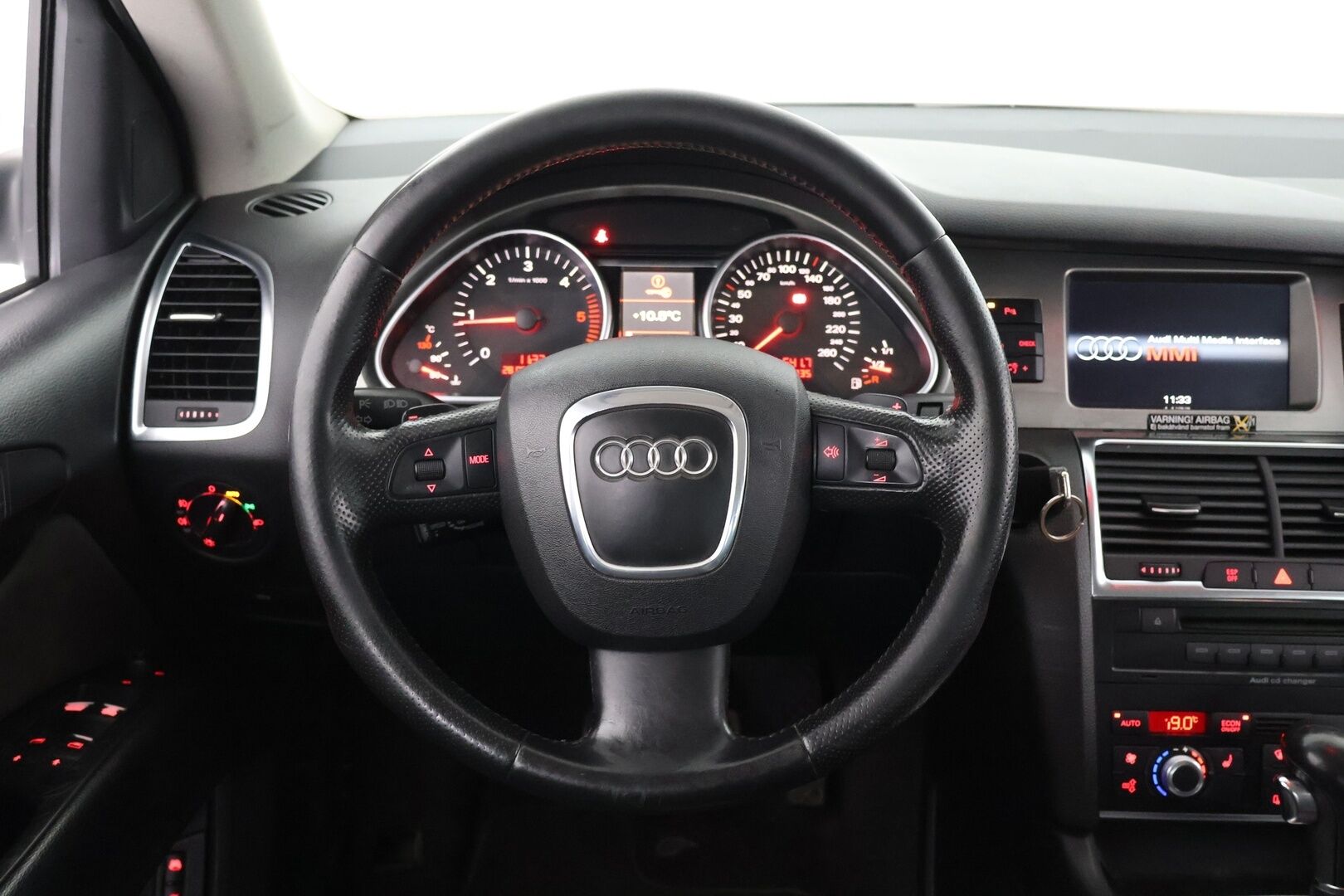 Audi Q7 2006 3,0 TDI DPF 171 kW quattro tiptronic-aut. 7-ist. - Tämä auto myydään huutokaupat.com -sivuston kautta | 7-paikkainen | Vakkari | 2x renkaat&vanteet | Nahka-alcantara | Navi | Koukku |