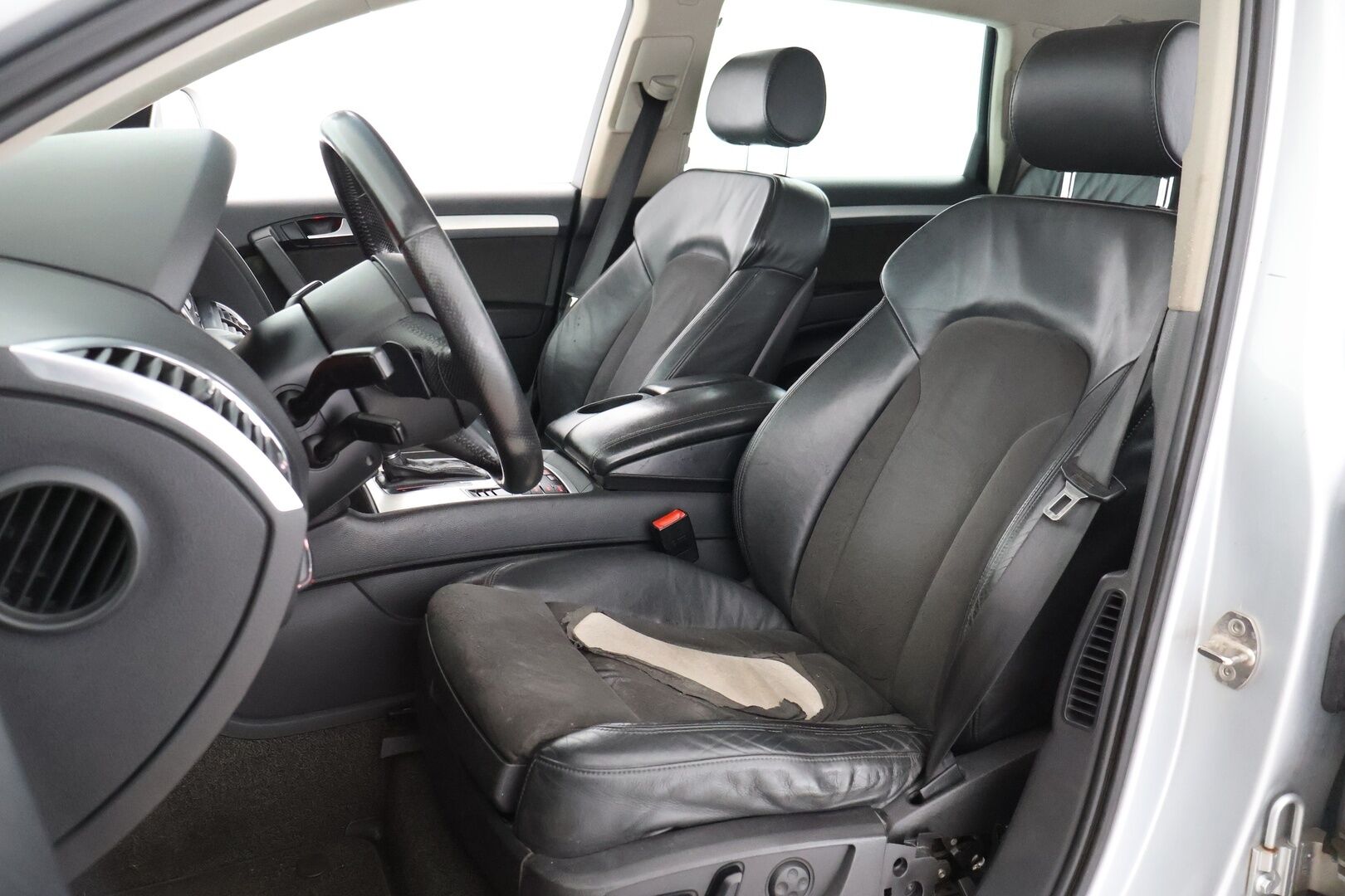 Audi Q7 2006 3,0 TDI DPF 171 kW quattro tiptronic-aut. 7-ist. - Tämä auto myydään huutokaupat.com -sivuston kautta | 7-paikkainen | Vakkari | 2x renkaat&vanteet | Nahka-alcantara | Navi | Koukku |