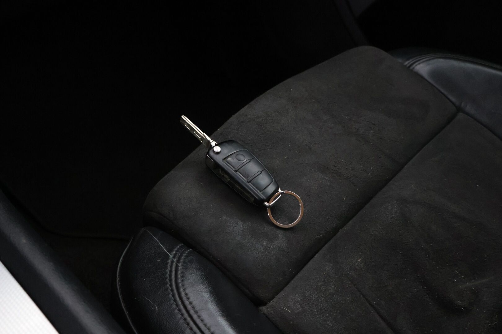 Audi Q7 2006 3,0 TDI DPF 171 kW quattro tiptronic-aut. 7-ist. - Tämä auto myydään huutokaupat.com -sivuston kautta | 7-paikkainen | Vakkari | 2x renkaat&vanteet | Nahka-alcantara | Navi | Koukku |