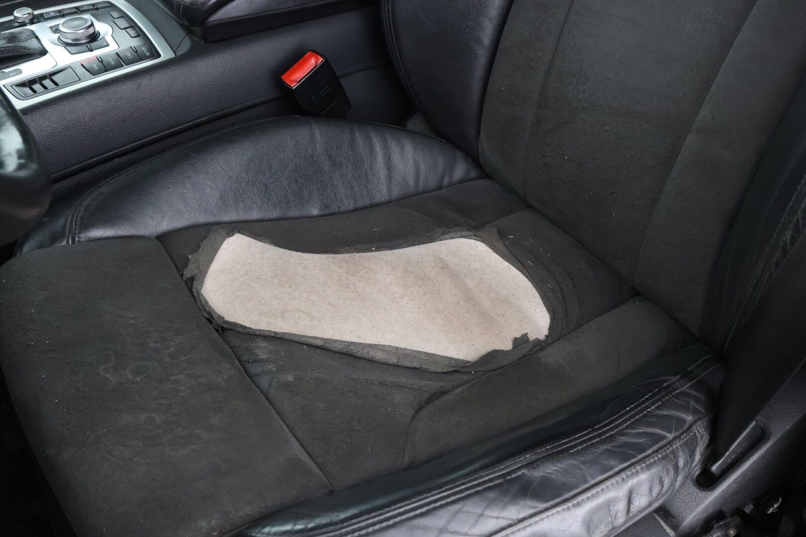 Audi Q7 2006 3,0 TDI DPF 171 kW quattro tiptronic-aut. 7-ist. - Tämä auto myydään huutokaupat.com -sivuston kautta | 7-paikkainen | Vakkari | 2x renkaat&vanteet | Nahka-alcantara | Navi | Koukku |