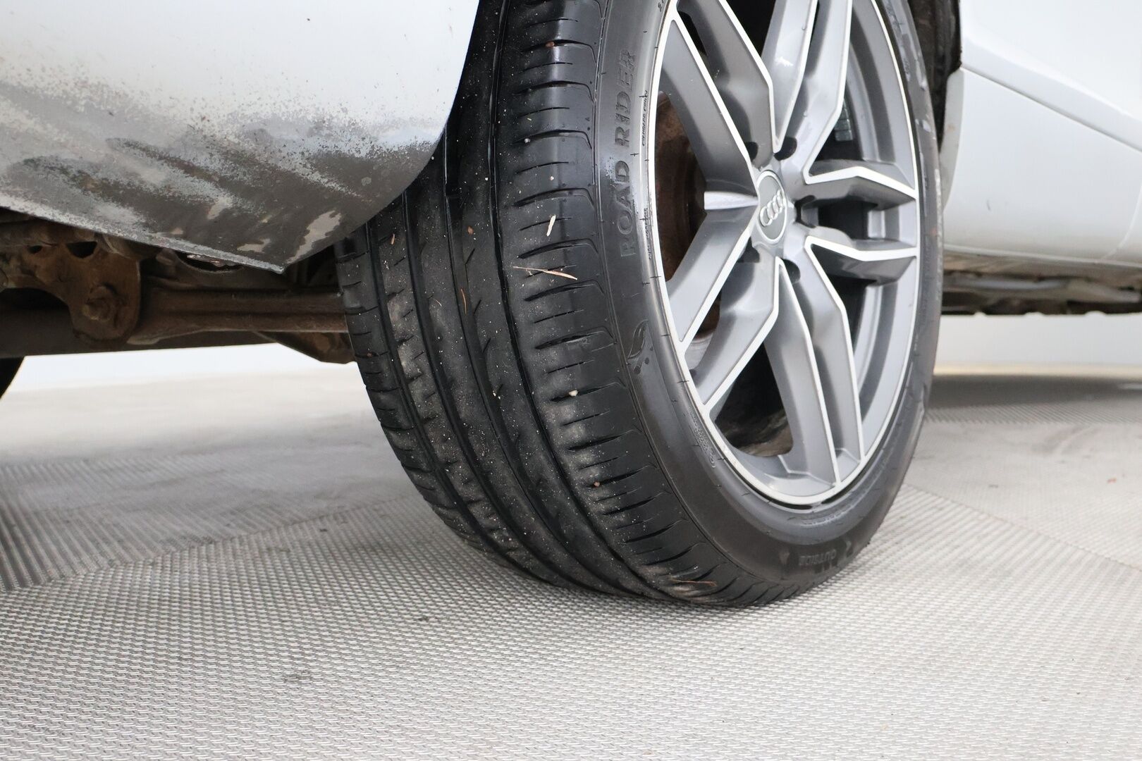 Audi Q7 2006 3,0 TDI DPF 171 kW quattro tiptronic-aut. 7-ist. - Tämä auto myydään huutokaupat.com -sivuston kautta | 7-paikkainen | Vakkari | 2x renkaat&vanteet | Nahka-alcantara | Navi | Koukku |