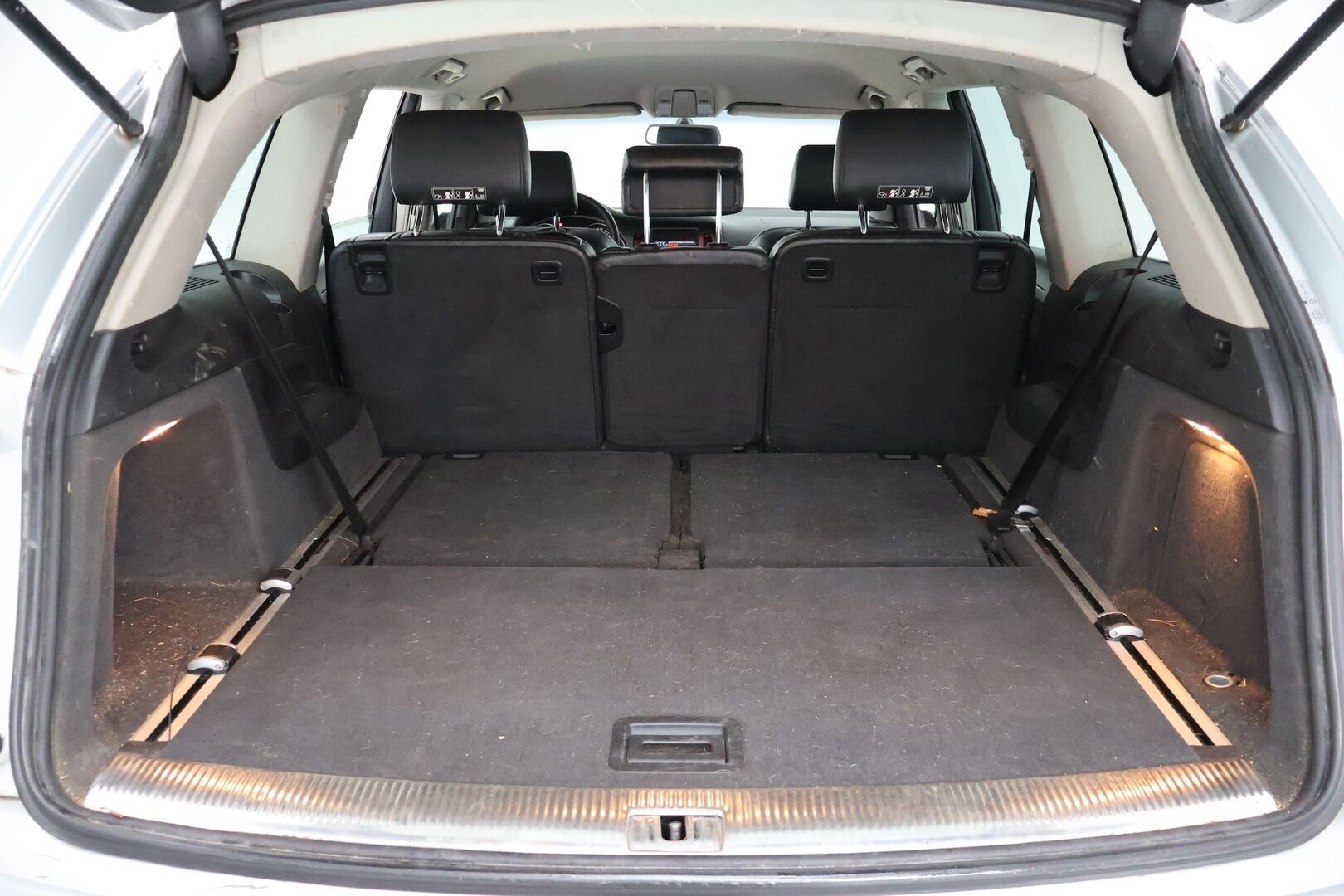 Audi Q7 2006 3,0 TDI DPF 171 kW quattro tiptronic-aut. 7-ist. - Tämä auto myydään huutokaupat.com -sivuston kautta | 7-paikkainen | Vakkari | 2x renkaat&vanteet | Nahka-alcantara | Navi | Koukku |