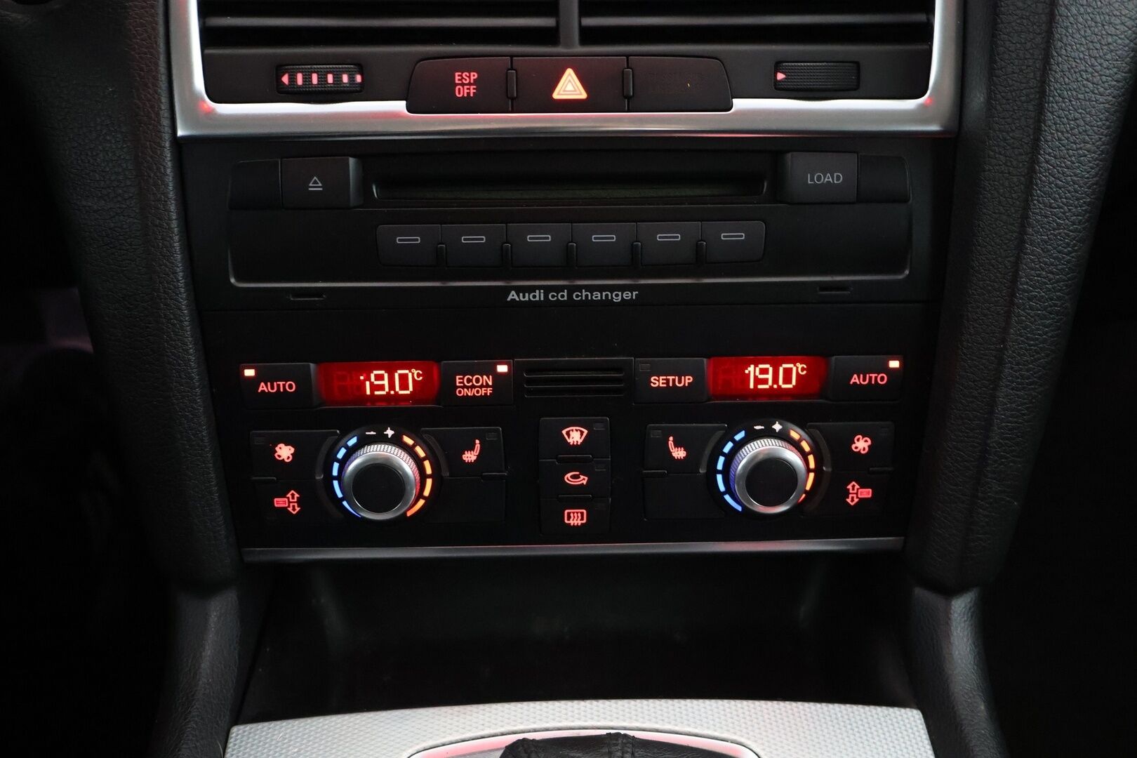 Audi Q7 2006 3,0 TDI DPF 171 kW quattro tiptronic-aut. 7-ist. - Tämä auto myydään huutokaupat.com -sivuston kautta | 7-paikkainen | Vakkari | 2x renkaat&vanteet | Nahka-alcantara | Navi | Koukku |