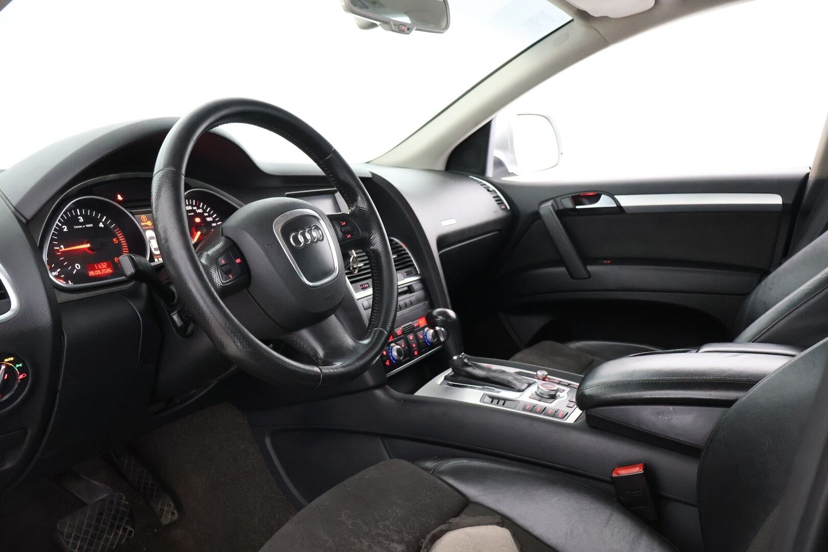 Audi Q7 2006 3,0 TDI DPF 171 kW quattro tiptronic-aut. 7-ist. - Tämä auto myydään huutokaupat.com -sivuston kautta | 7-paikkainen | Vakkari | 2x renkaat&vanteet | Nahka-alcantara | Navi | Koukku |